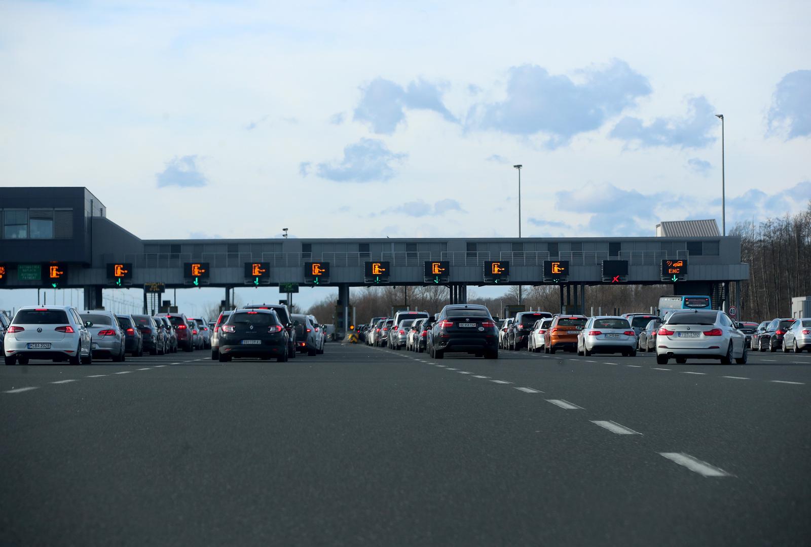 Zagreb: Prometna gužva na naplatnim postajama Ivanja Reka