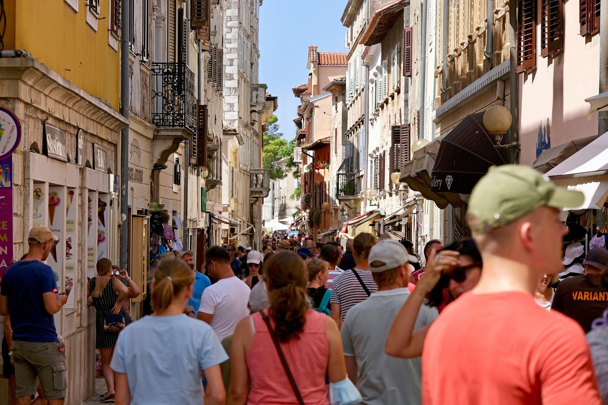 Croatia, Istria, Adriatic coast, Porec, pedestrian street