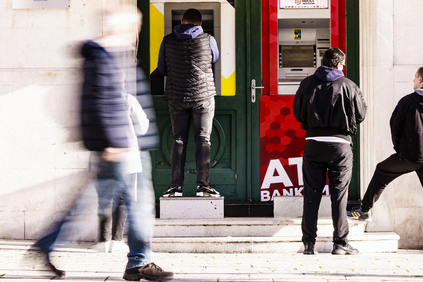 Bankomati u Splitu 1. radni dan s novom valutom