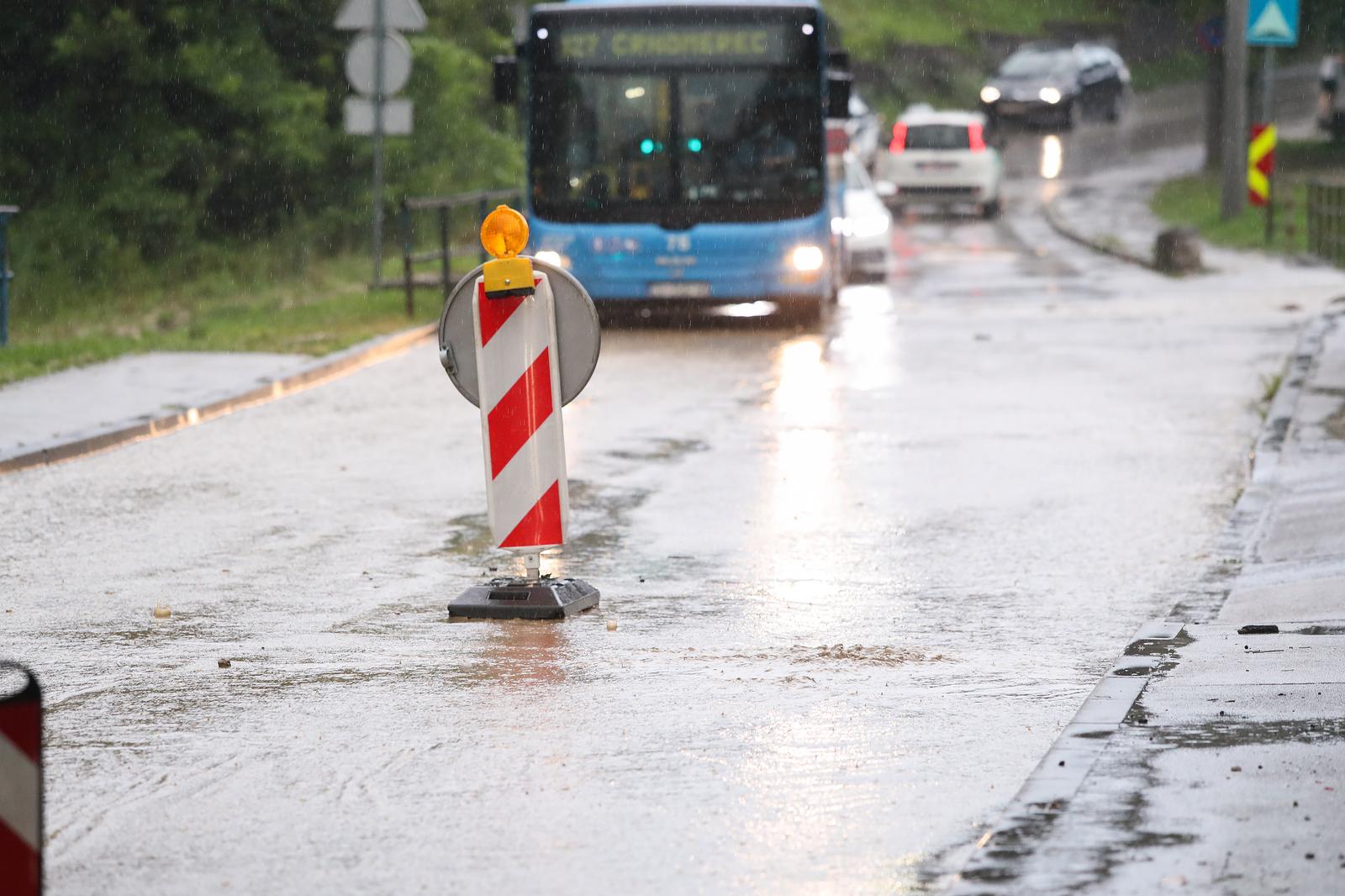 Zagreb: Jako nevrijeme s kišom i tučom pogodilo Črnomerec