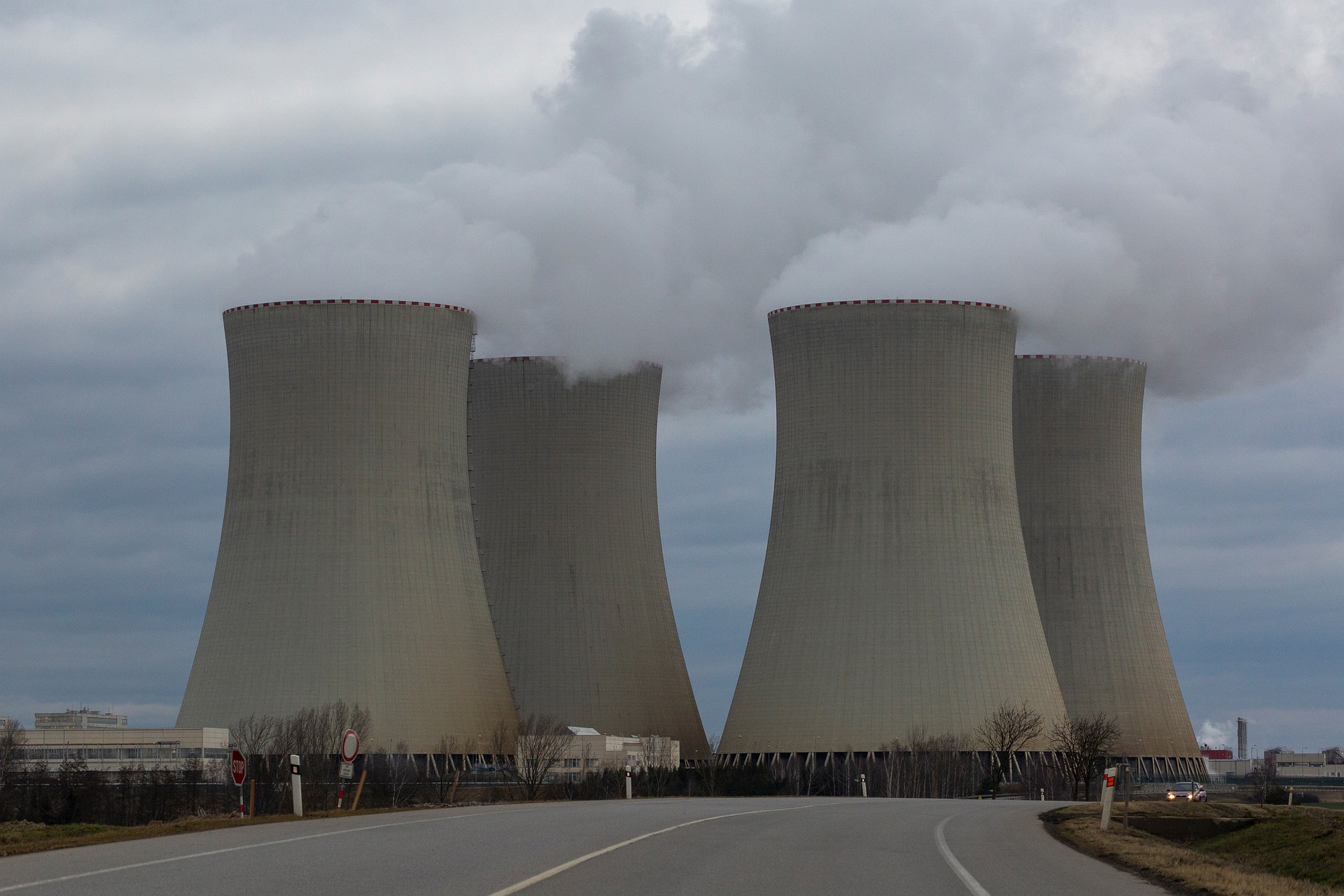 nuclear-power-plant-6798208_1920