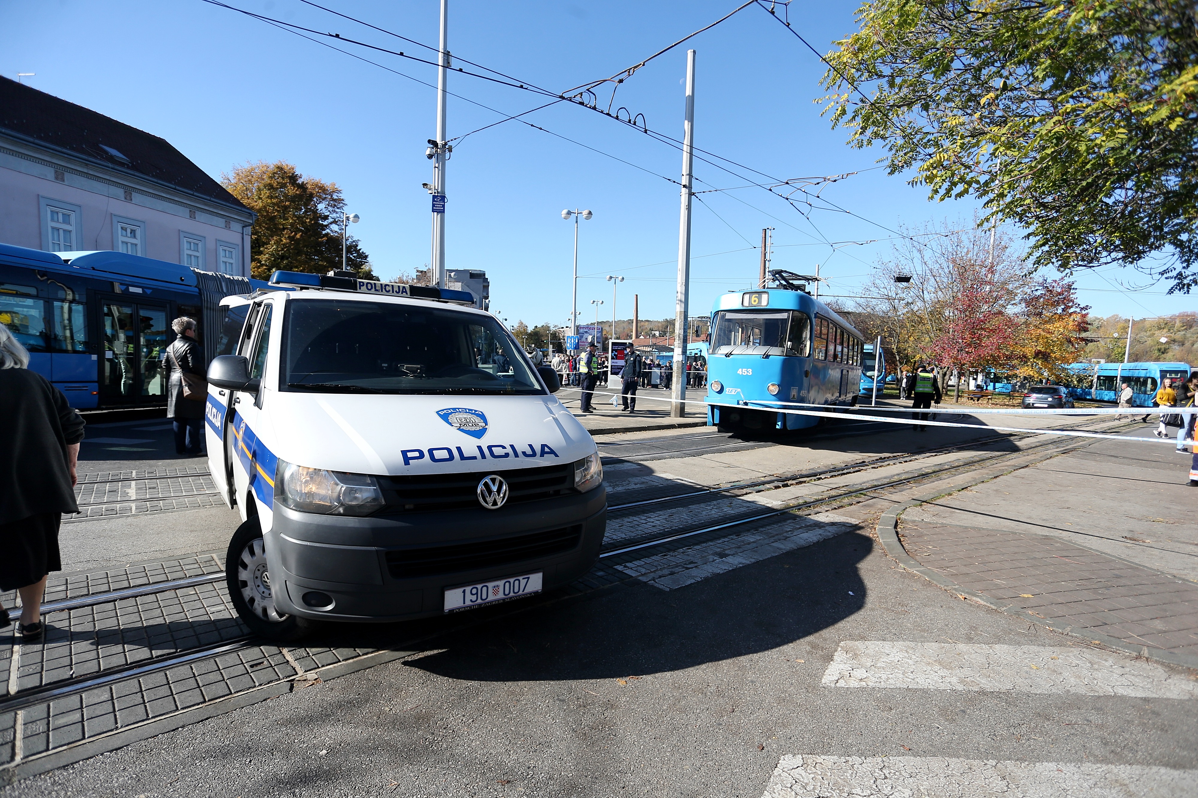 Zagreb: Žena pala pod tramvaj na Črnomercu, nisu je uspjeli spasiti
