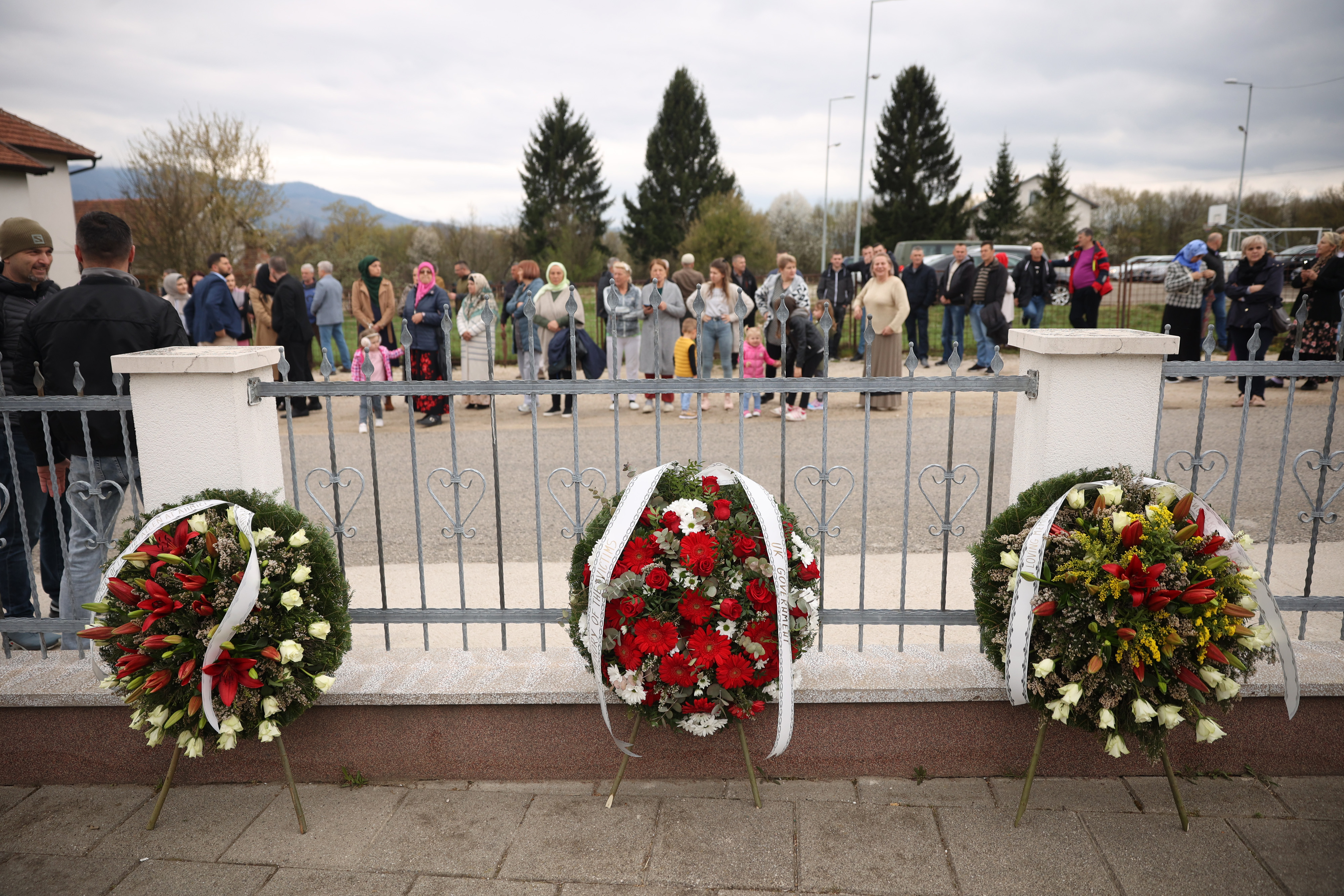 Ahmići: Polaganjem cvijeća na spomen-obilježje obilježena 29. godišnjica masakra