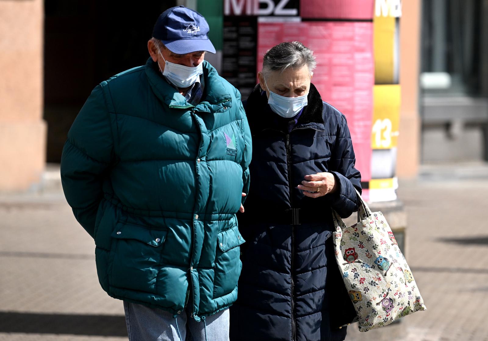 Zagreb: Iako je pandemija covida-19 pri kraju, neki ljudi još uvijek nose zaštitne maske