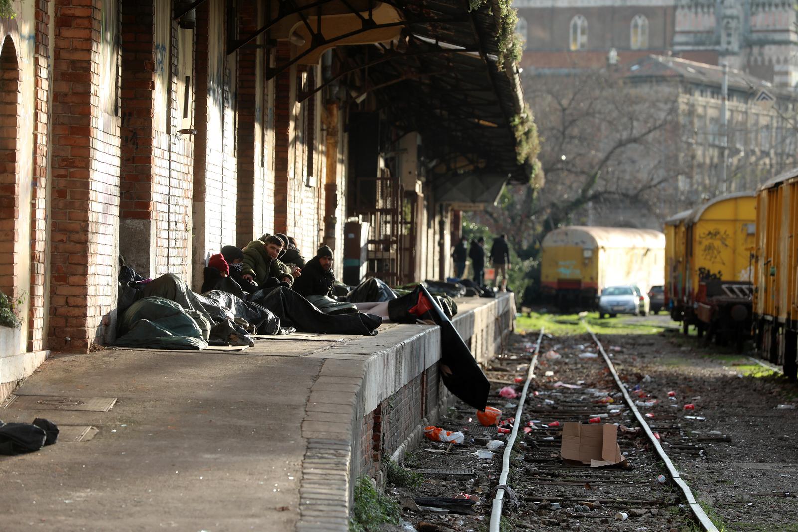 Željeznički kolodvor u Rijeci i dalje pun migranata