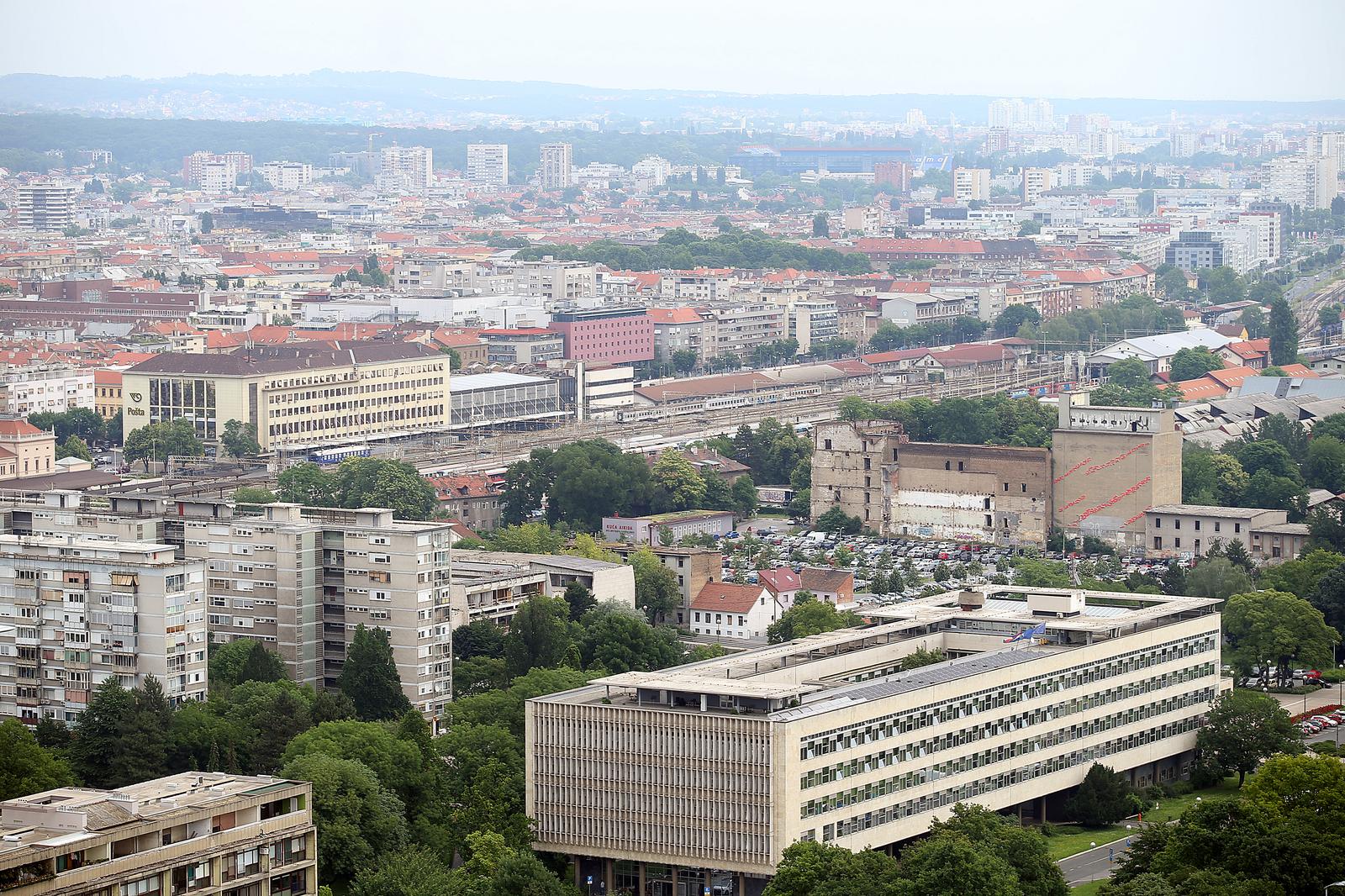 Pogled na Zagreba sa zadnjeg kata nebodera Eurotower