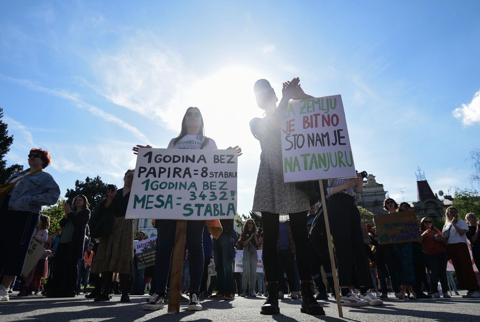 Zagreb: Klimatski prosvjed na Dan planeta Zemlje "Dignimo glas, ne temperaturu!"