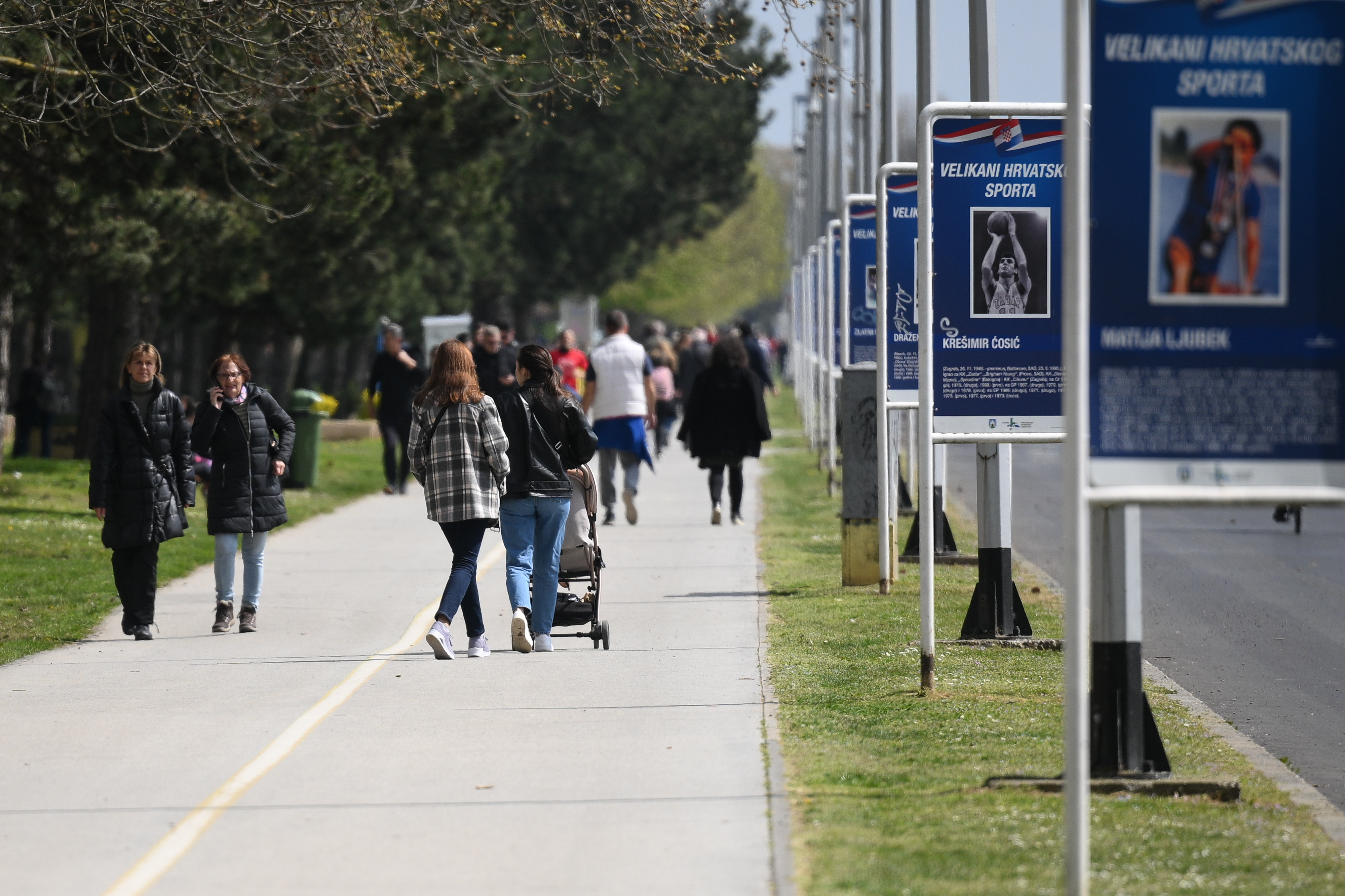 Zagreb: Građani uskrsni ponedjeljak proveli na jarunskom jezeru