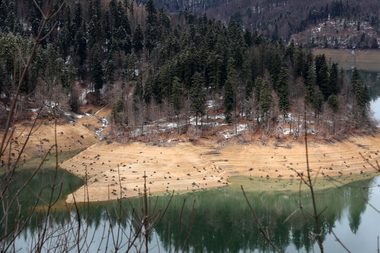 U tijeku je pražnjenje Lokvarskog jezera zbog održavanja