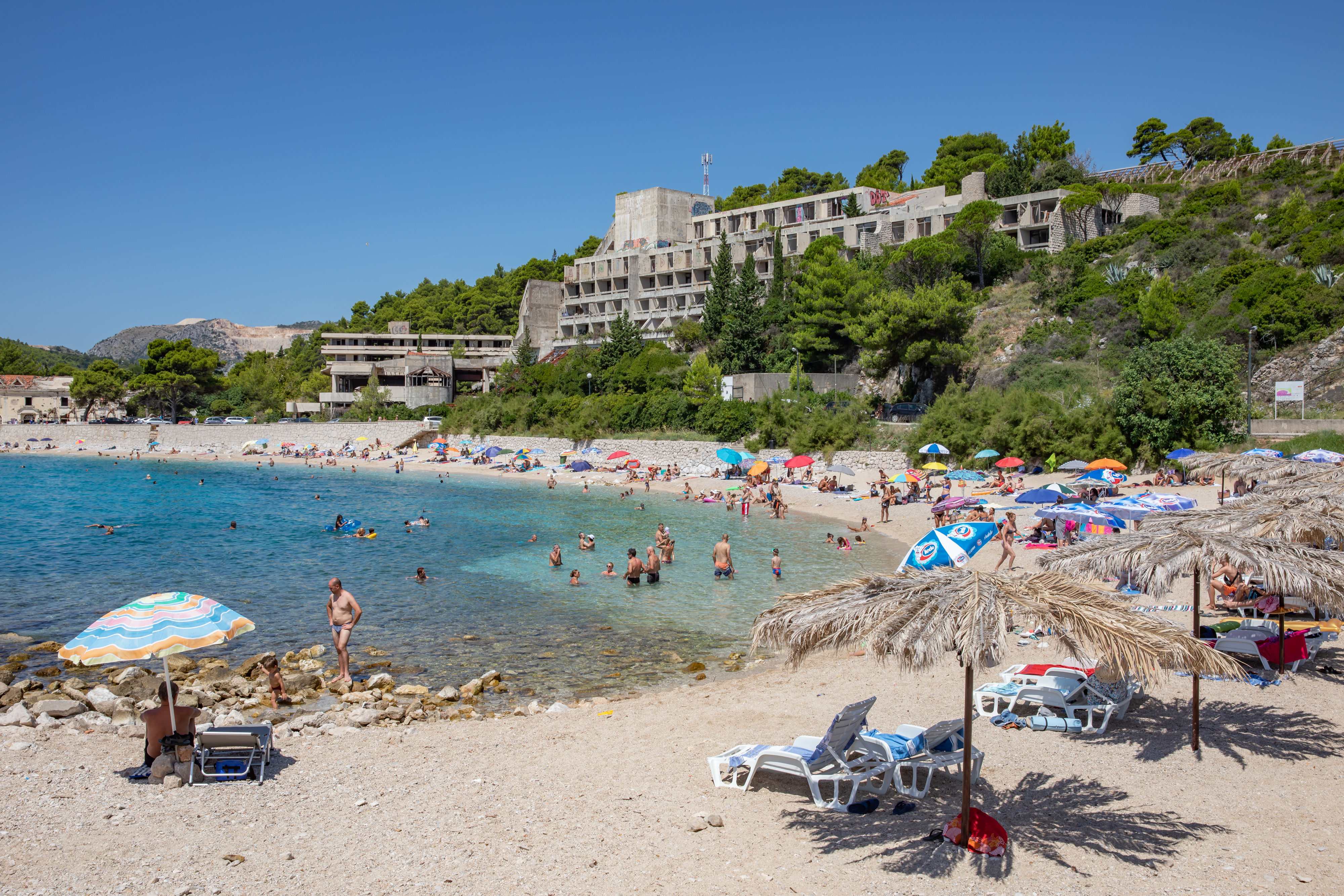Plaža i bivši turistički kompleks u Kuparima