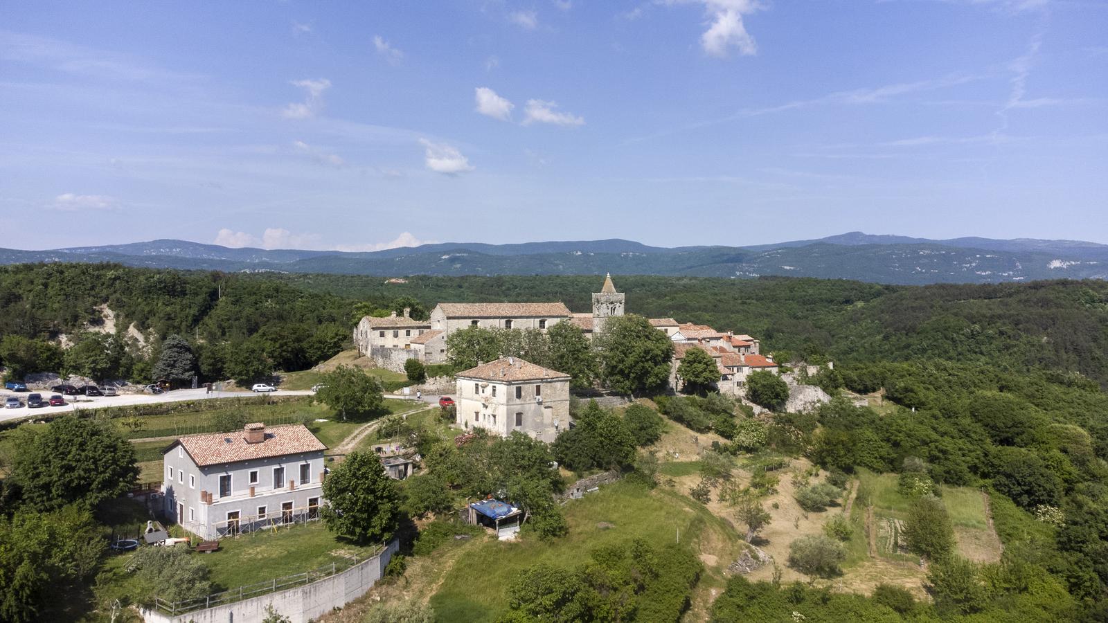Fotografije iz zraka Huma, najmanjeg grada na svjetu