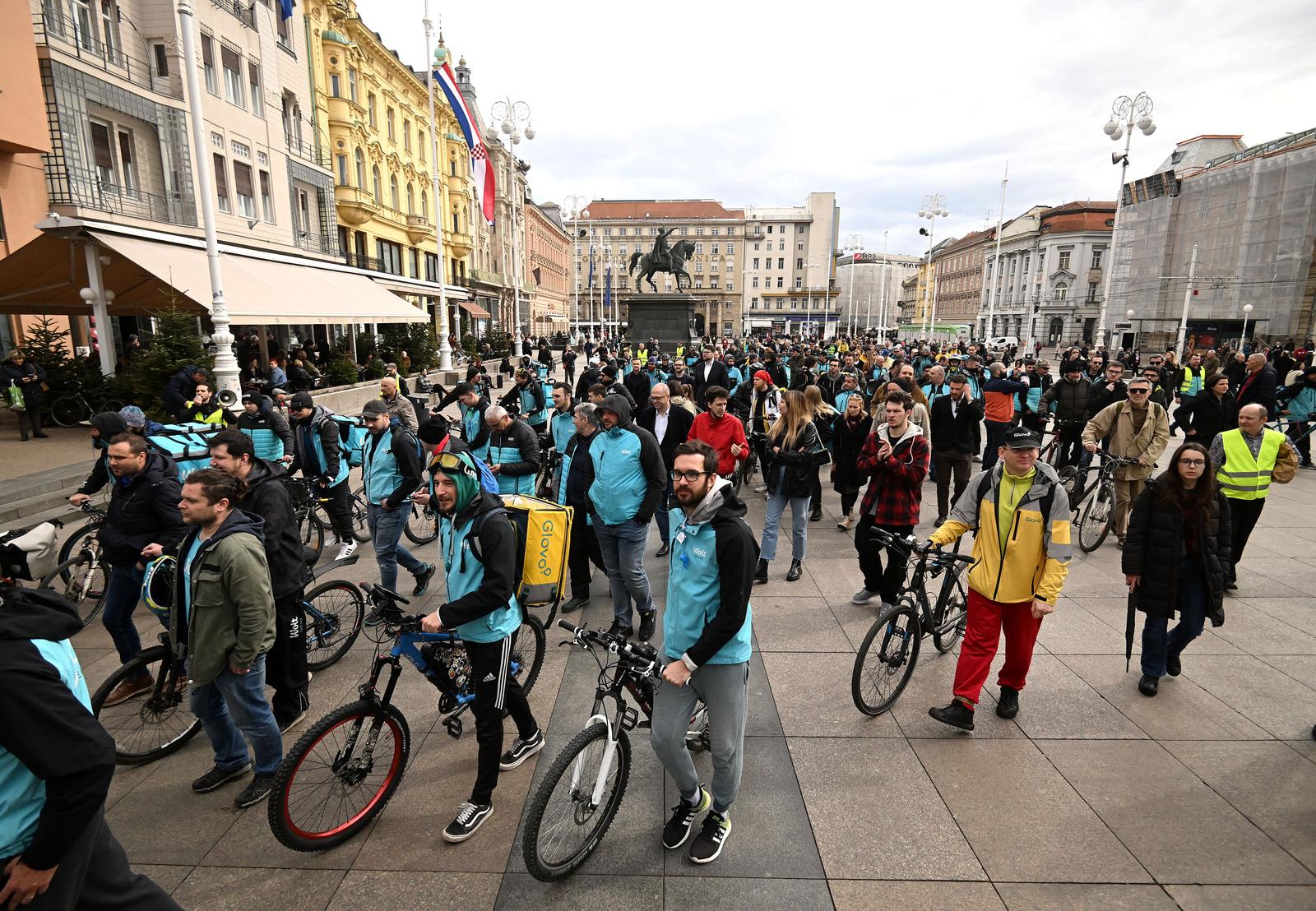 Zagreb: Prosvjed dostavljača Wolta na Trgu bana Jelačića