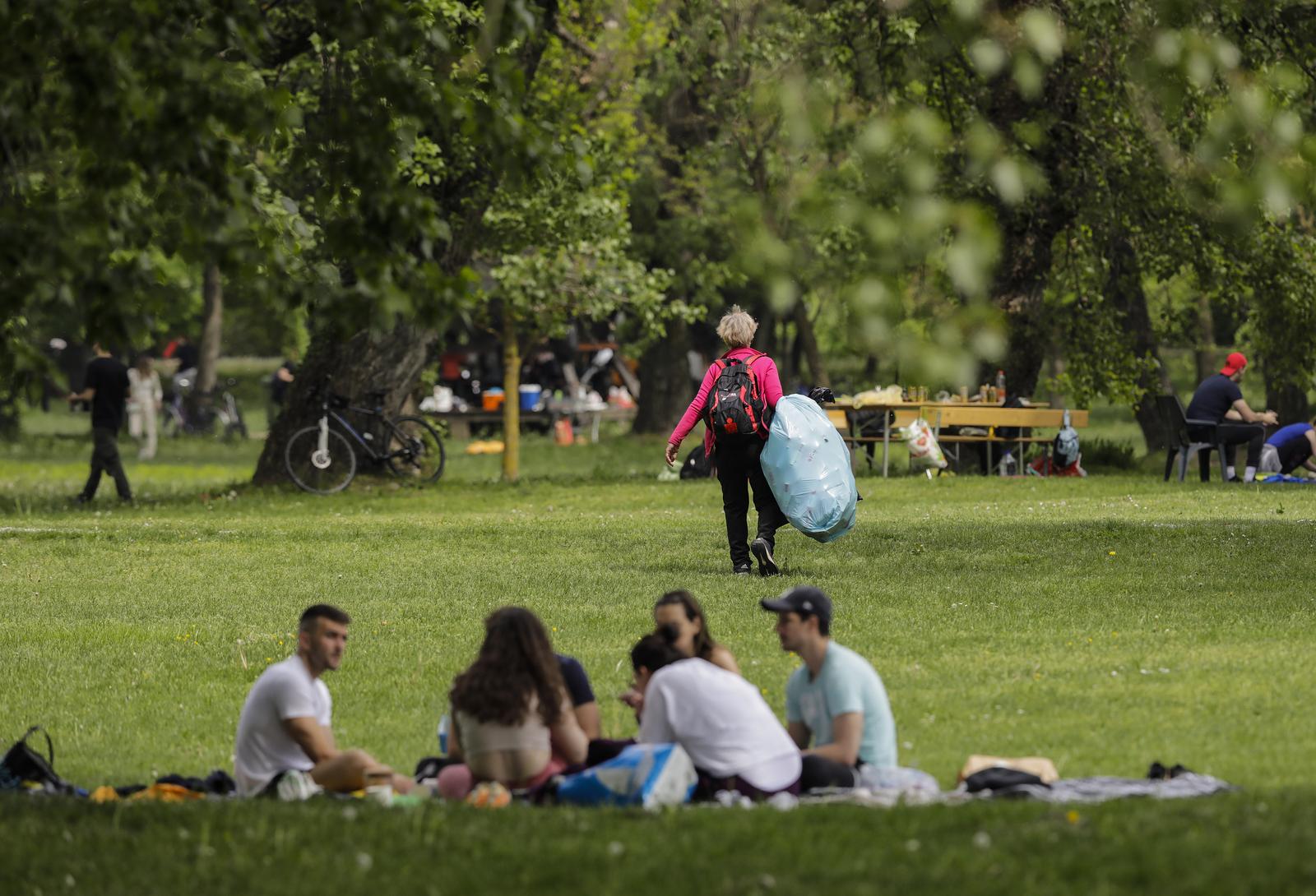 Zagreb: Praznik rada i lijepo vrijeme građani su iskoristili za roštiljanje i druženje na Jarunu
