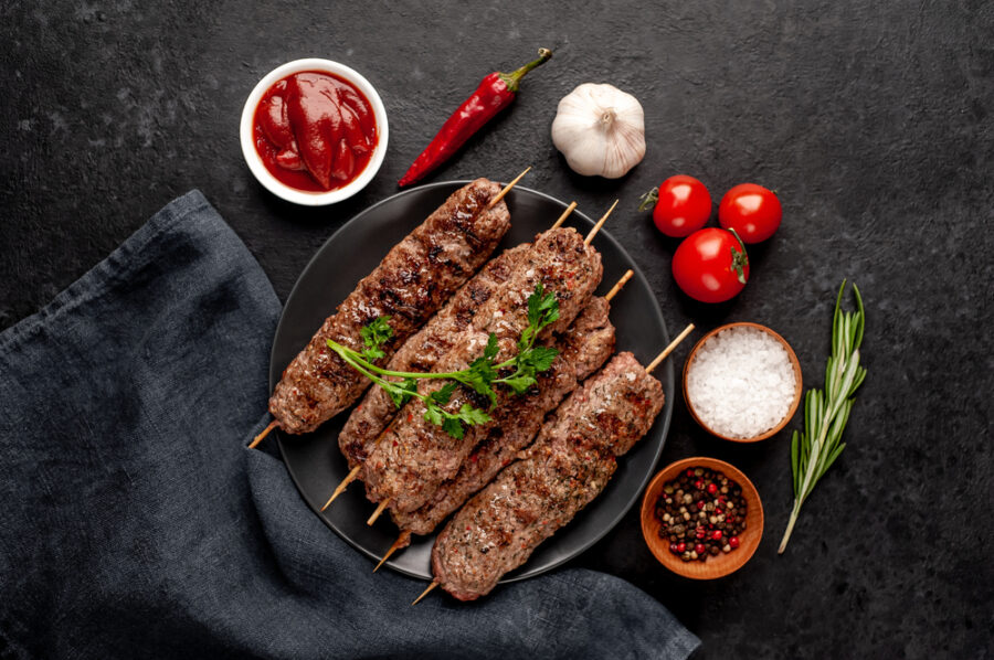 ćevapi, kebab, mljeveno meso, ručak, češnjak, čili papričica, ljuta paprika, sol, kečap
