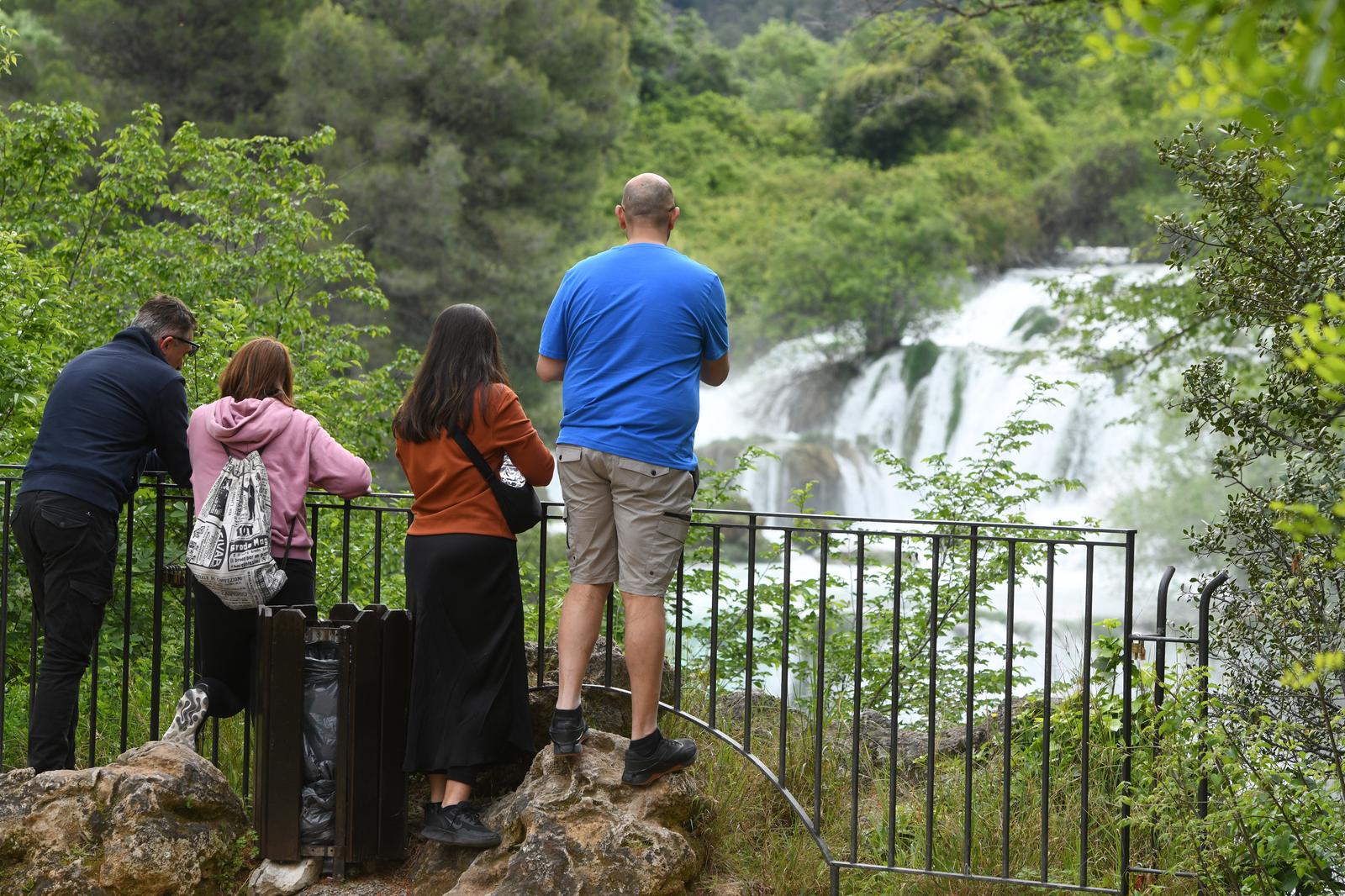 Skradin: Veliki broj doma?ih i stranih gostiju iskoristio  besplatan ulaz u NP Krka povodom Praznika rada