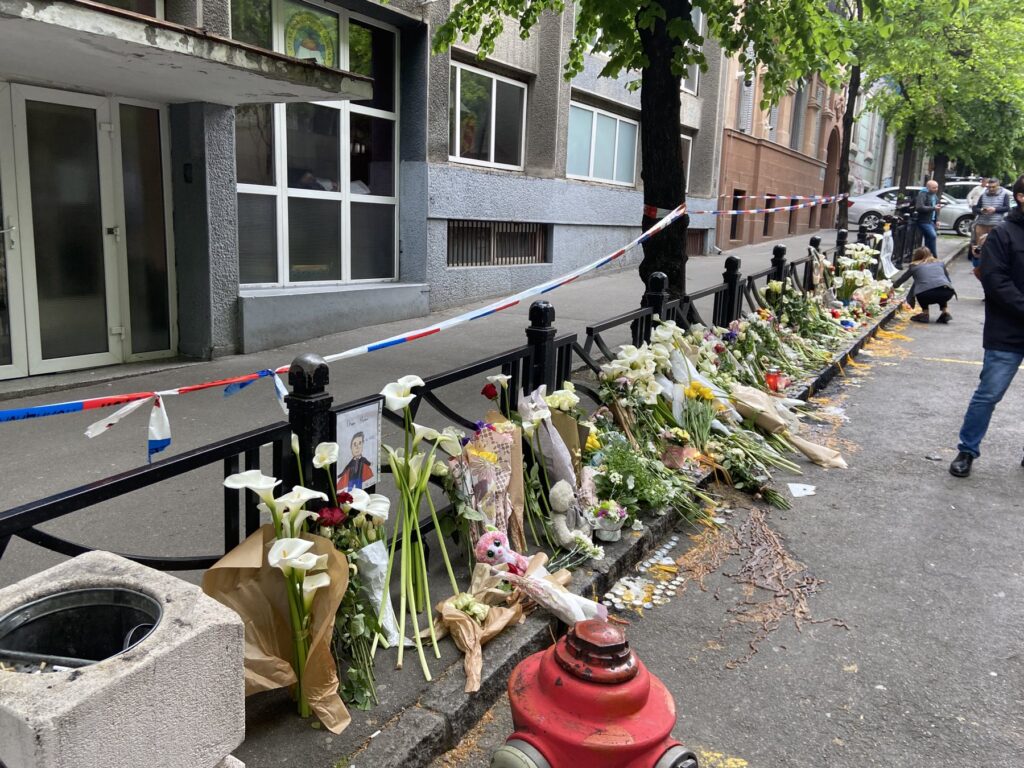 pucnjava škola beograd