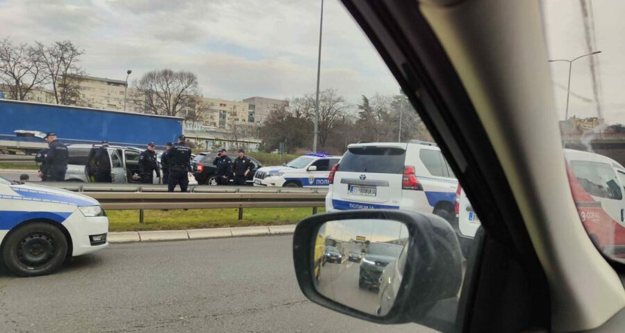 beograd, učenica, napad nožem