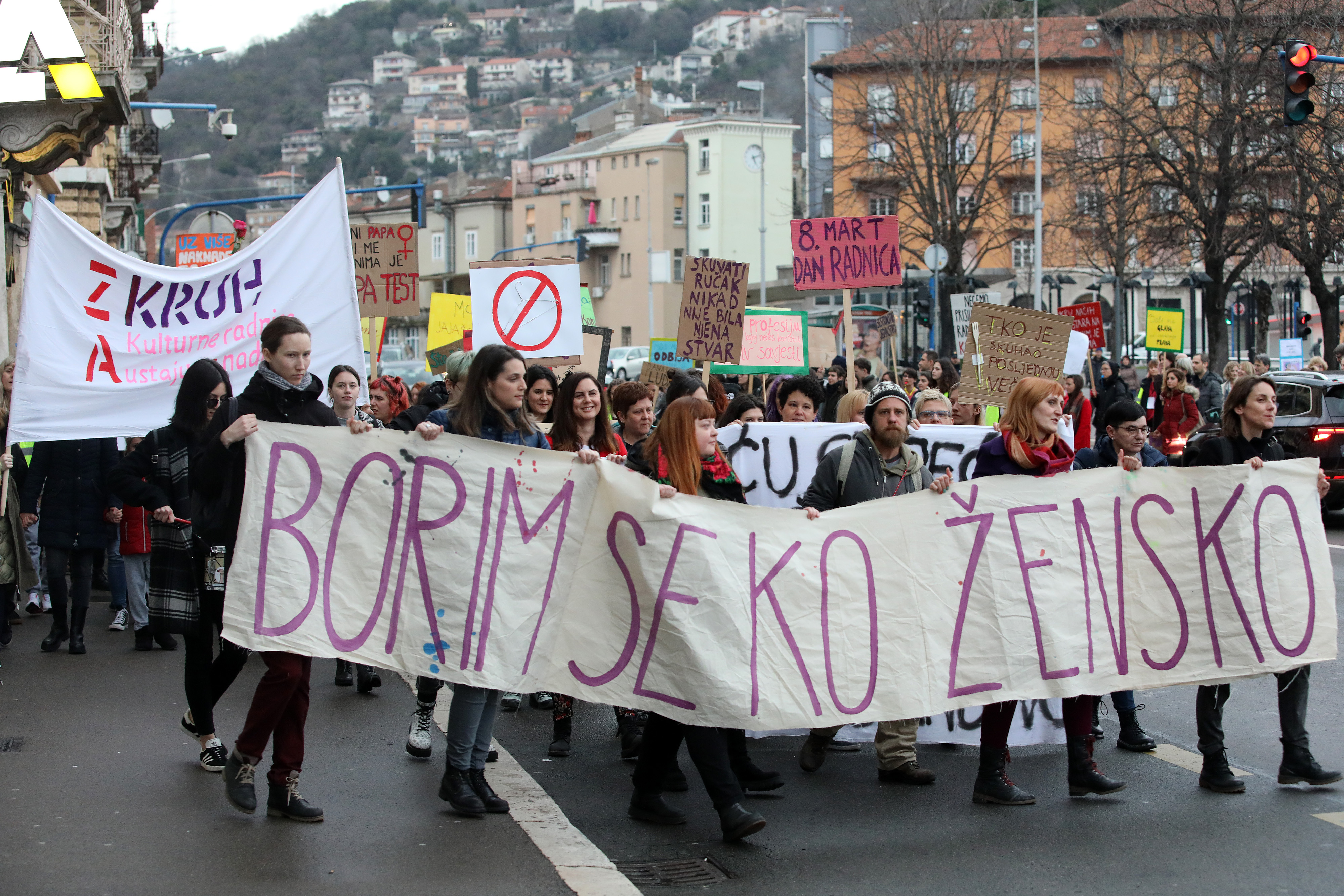 Noćni marš u Rijeci pod geslom Borim se ko žensko