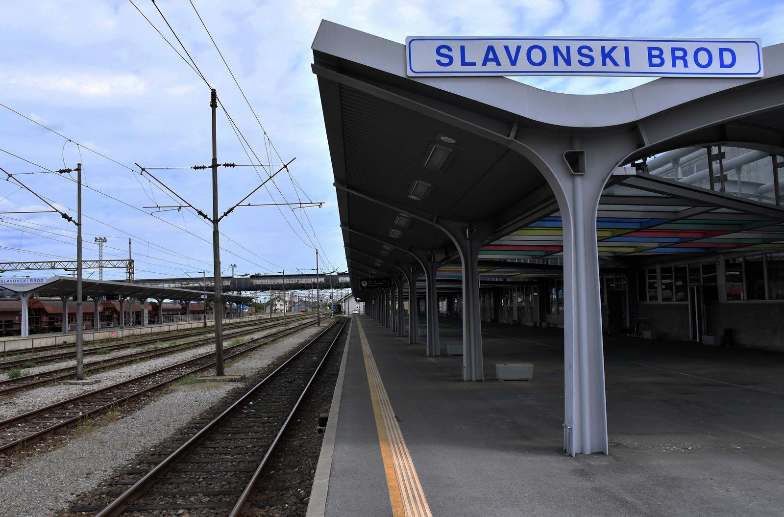 Željeznicki kolodvor u Slavonskom Brodu bez putnika gotovo 50 dana