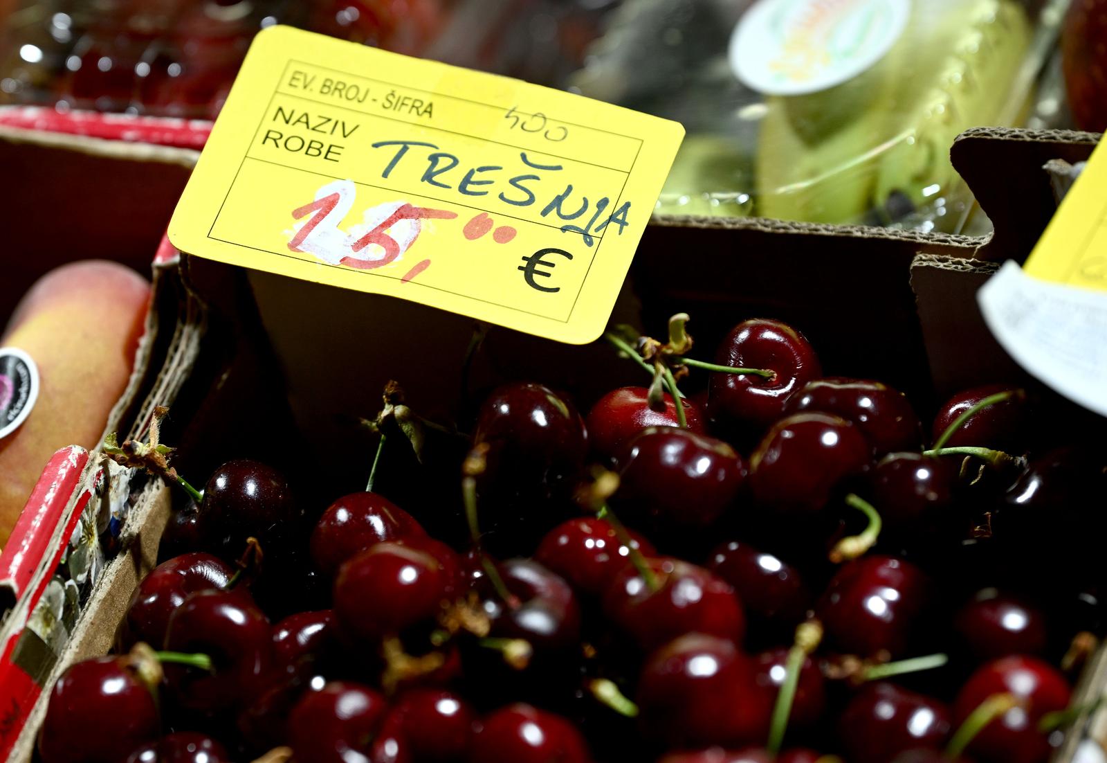 Zagreb: Na Dolcu kilogram trešanja 15, a lubenica 3 eura