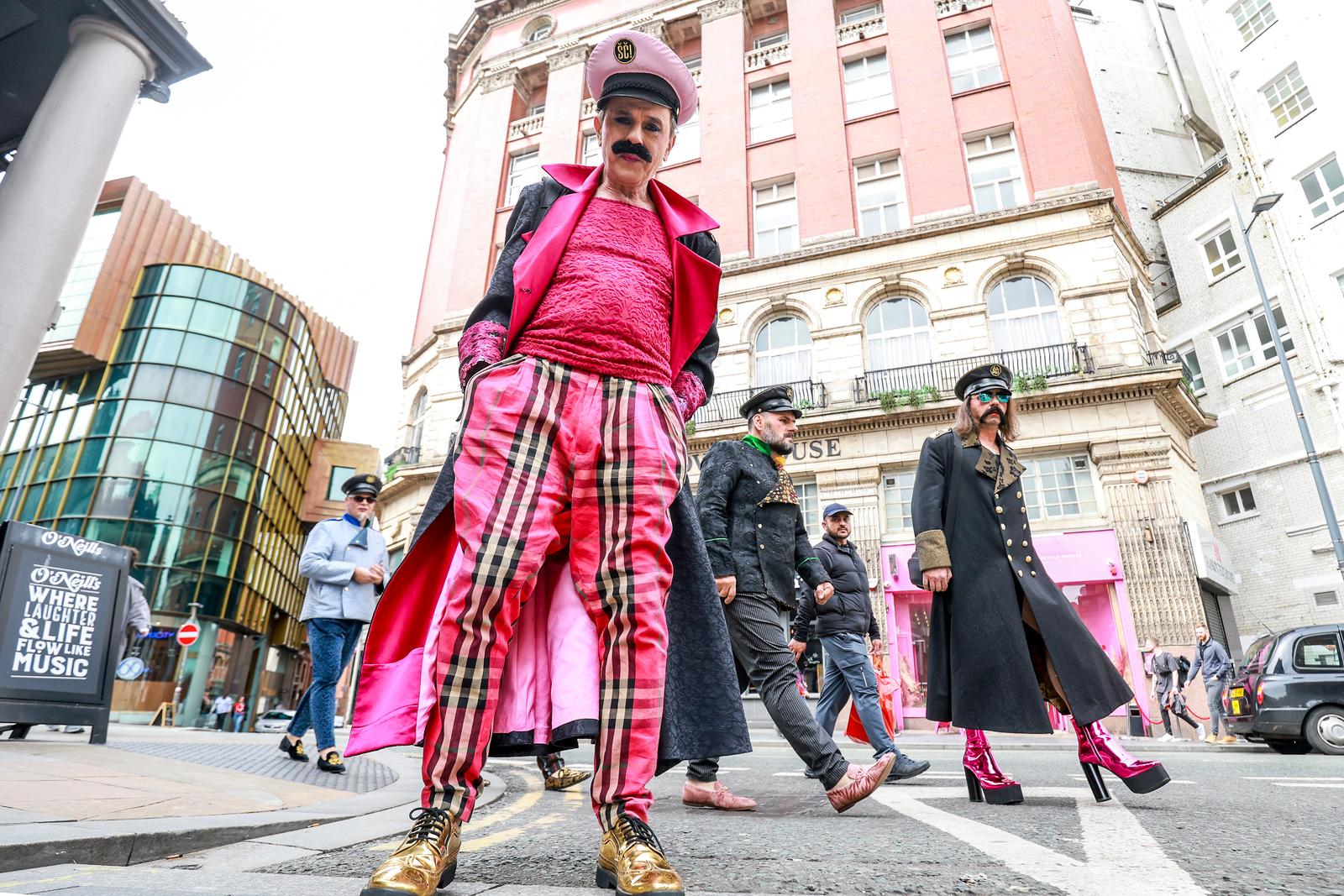 Članovi Leta 3 prošetali Liverpoolom i oduševili prolaznike