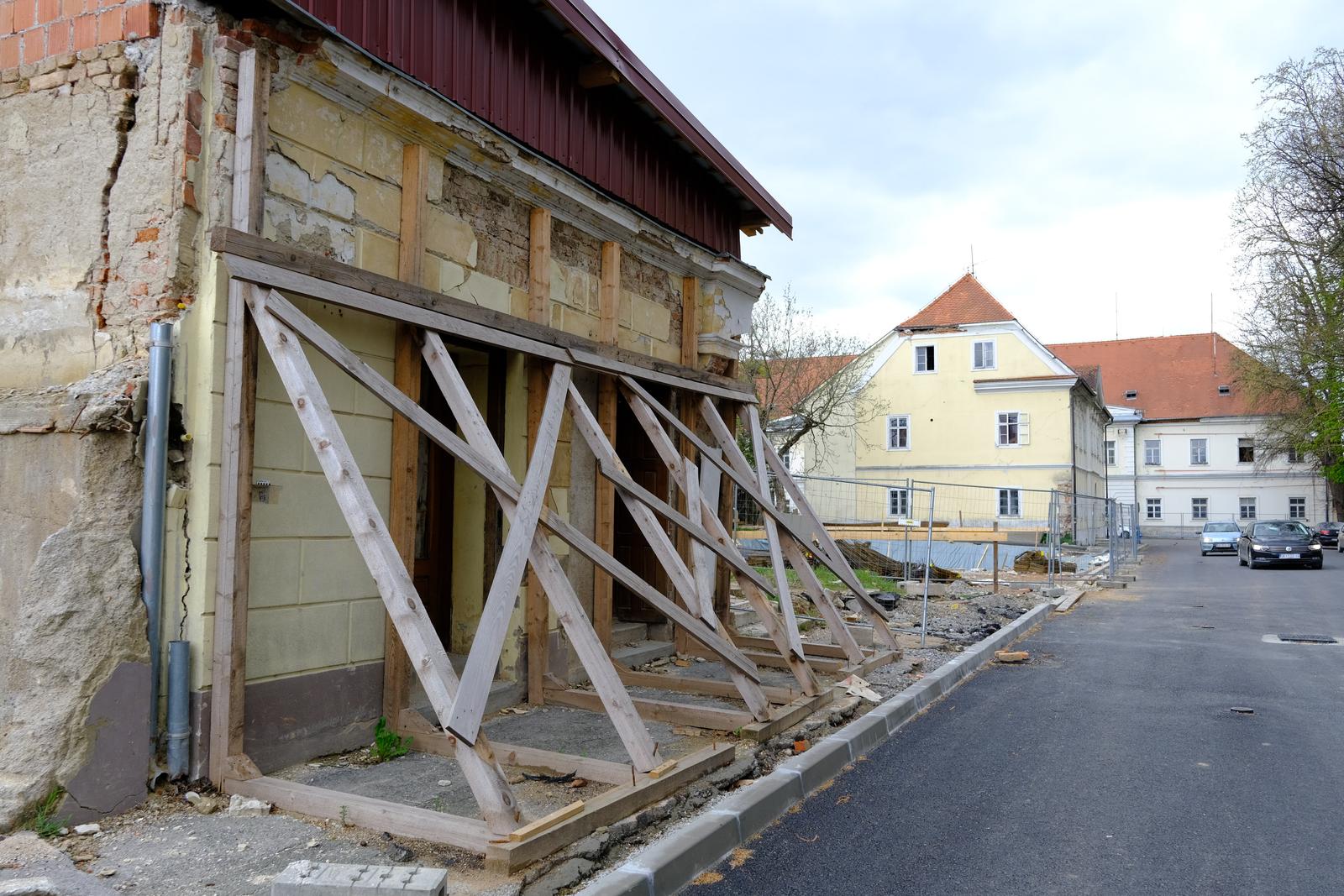 Petrinja: Ministri obišli radove u Ulici Ivana Gundulića