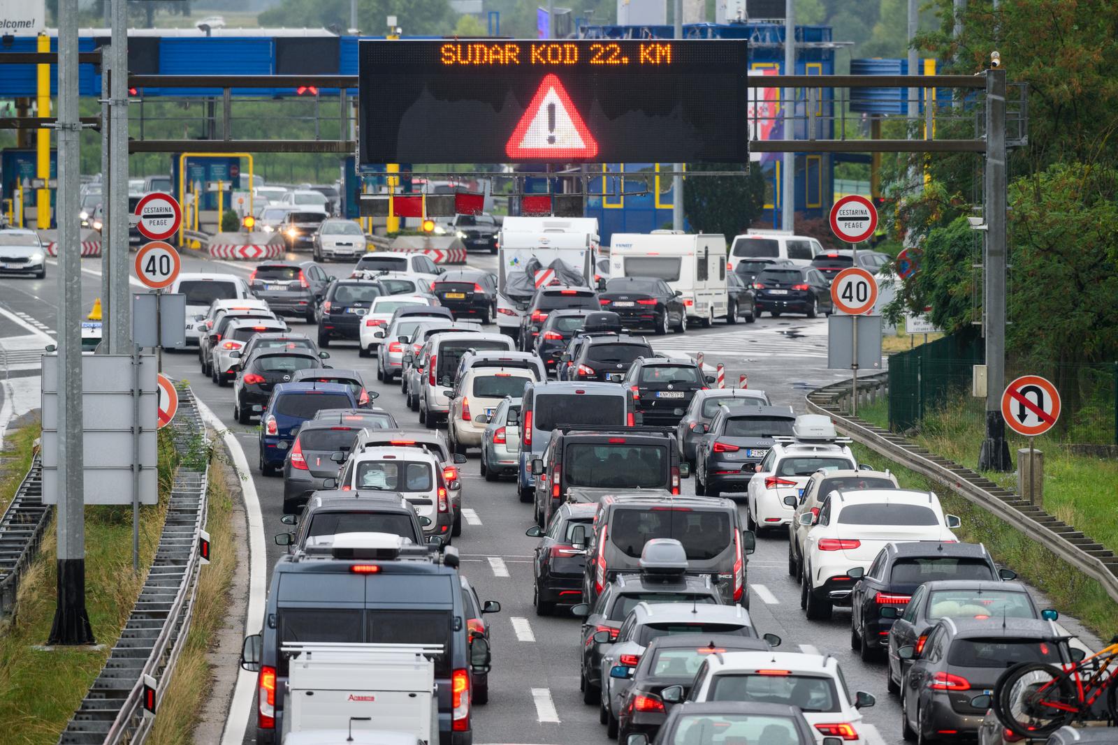 Zagreb: Velika prometna gužva zbog smjene turista na NP Lučko