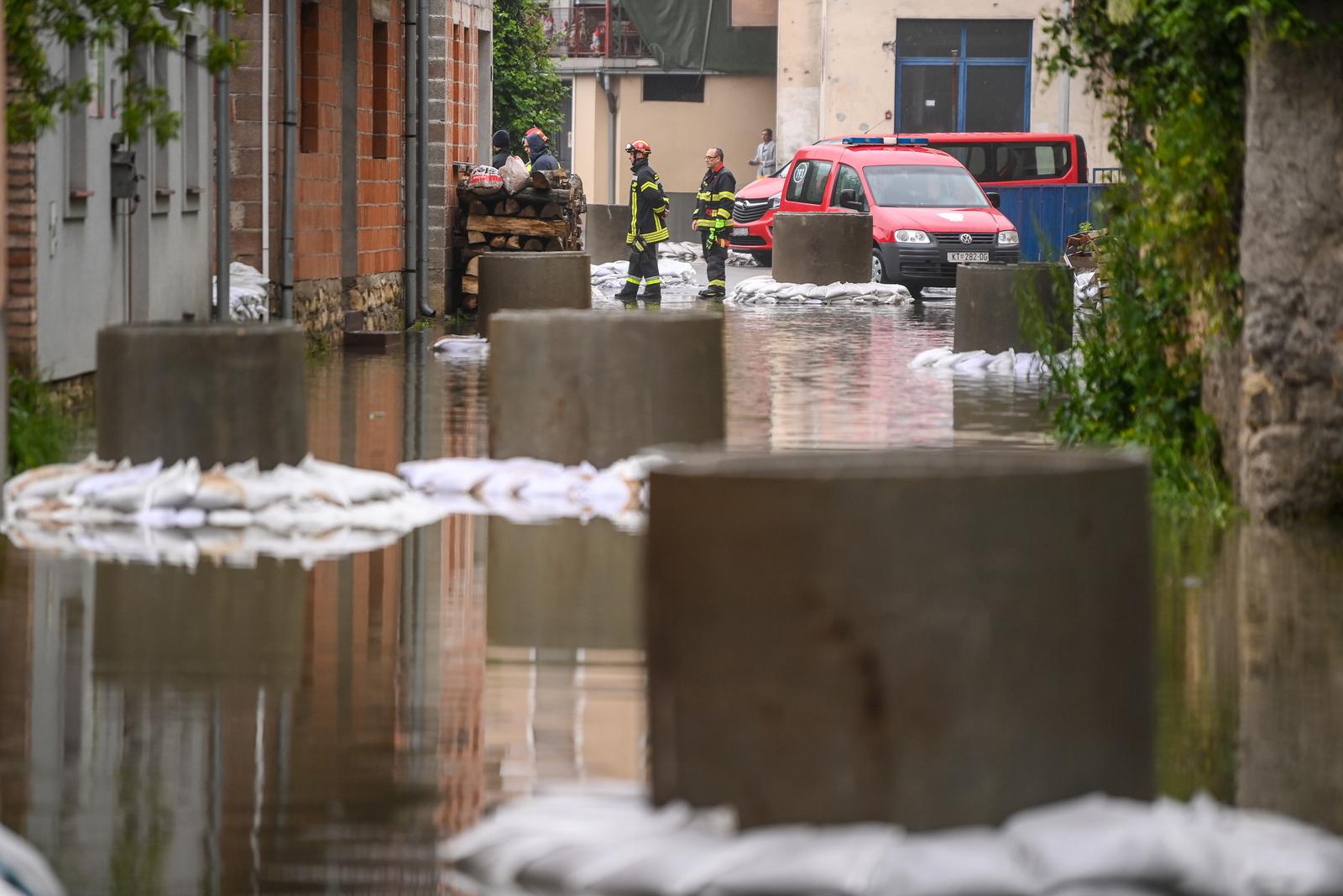 Hrvatska Kostajnica sprema se za nadolazeći vodeni val