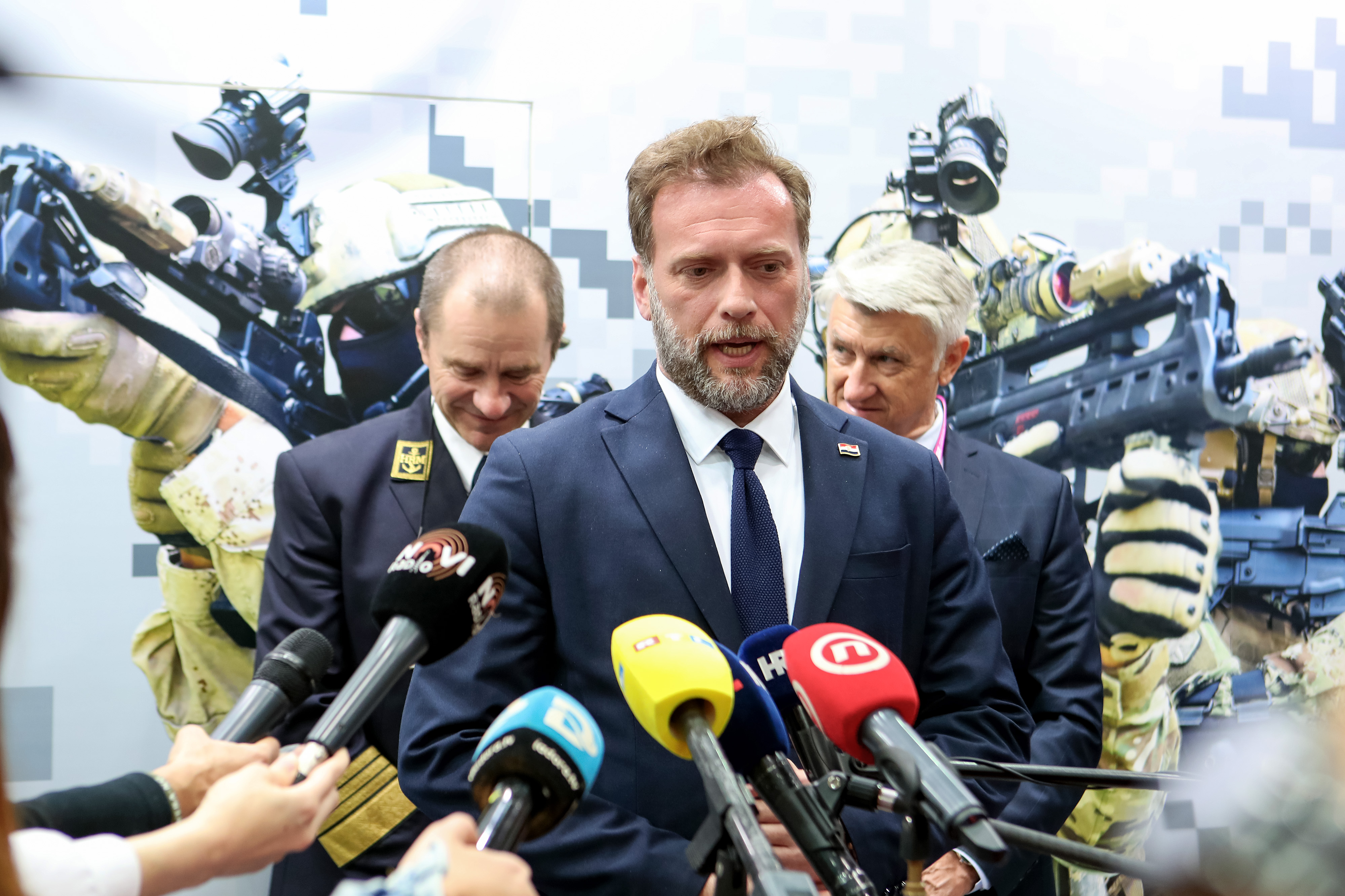 Zadar: Ministar Banožić uručio ugovore o stipendiranju učenicima 3. razreda Tehničke škole Zadar