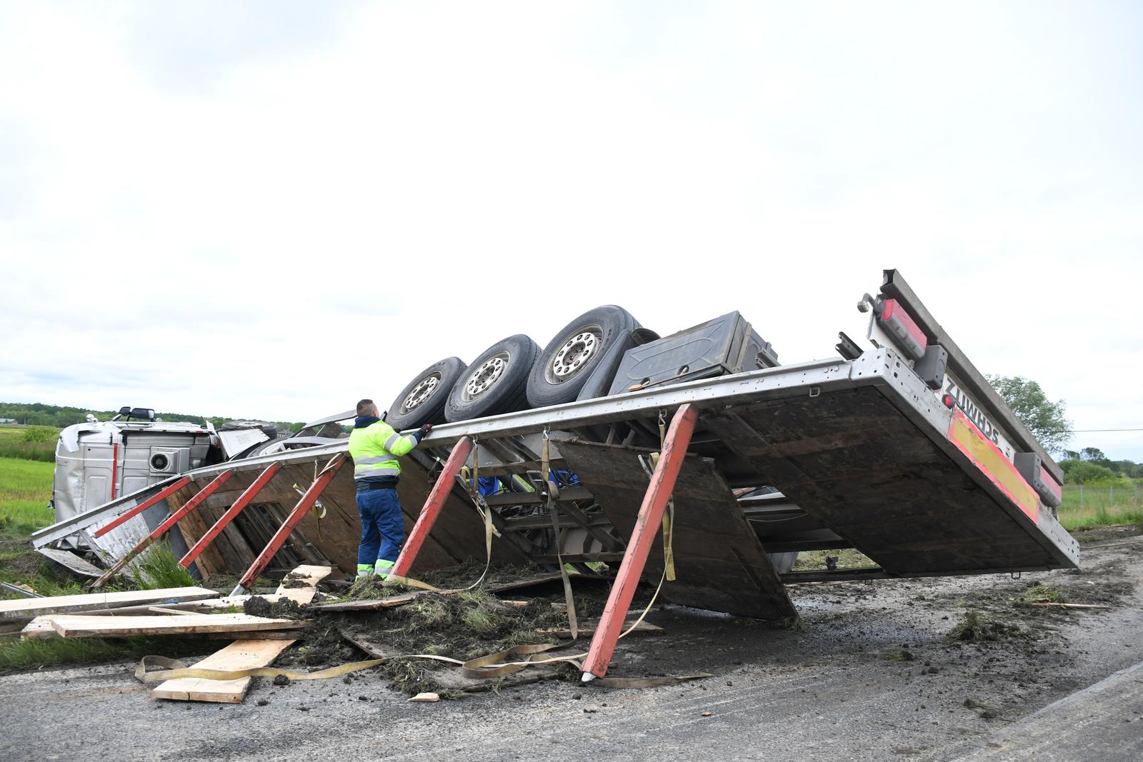Sveta Helena: Dvije osobe ozlijeđene u sudaru teretnog kamiona i automobila