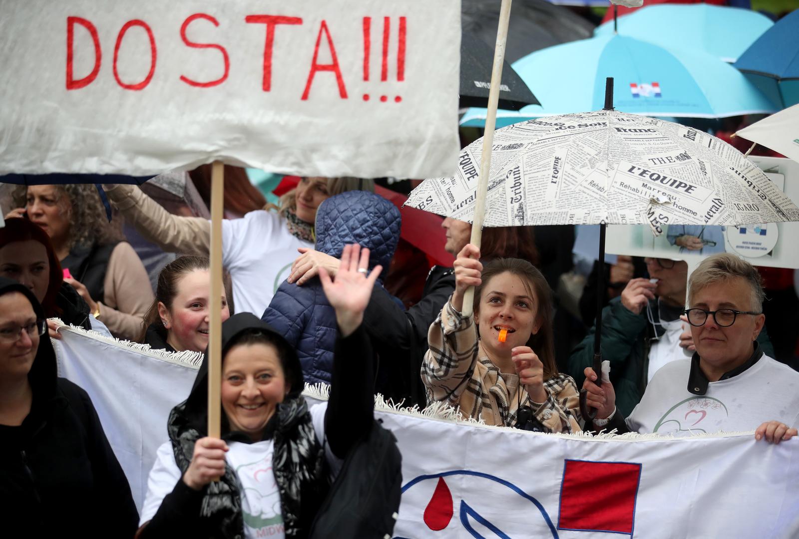 Zagreb: Prosvjed medicinskih sestara, tehničara i nemedicinskog osoblja na Zrinjevcu