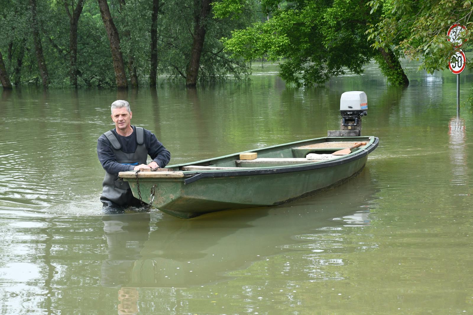 Vodostaj Kupe u Sisačko-moslavačkoj županiji je u opadanju