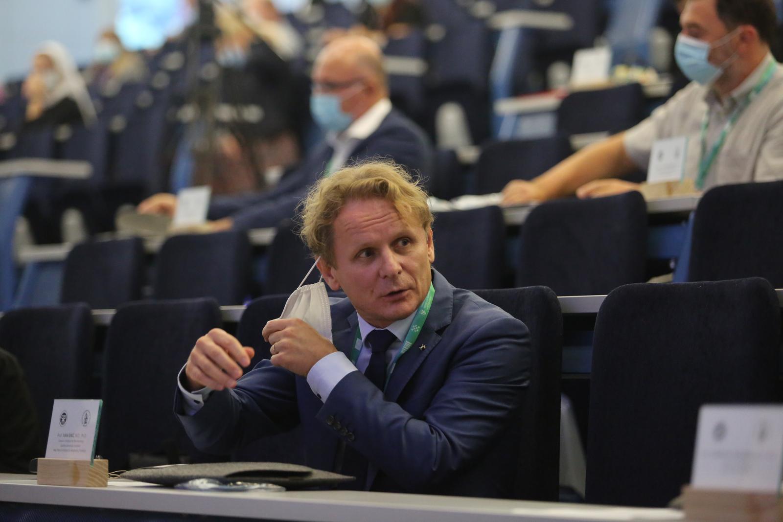 Rijeka: Ivan Đikić sudjelovao na znanstvenom skupu o virusu COVID-19