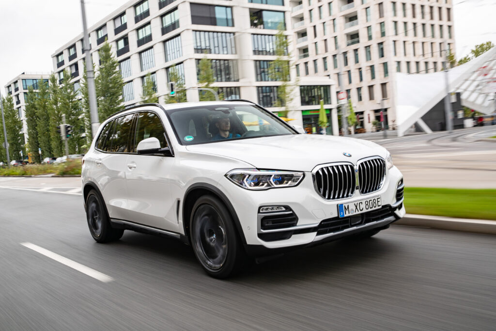 1685107812-P90374962_highRes_the-new-bmw-x5-xdriv-1024x683.jpg