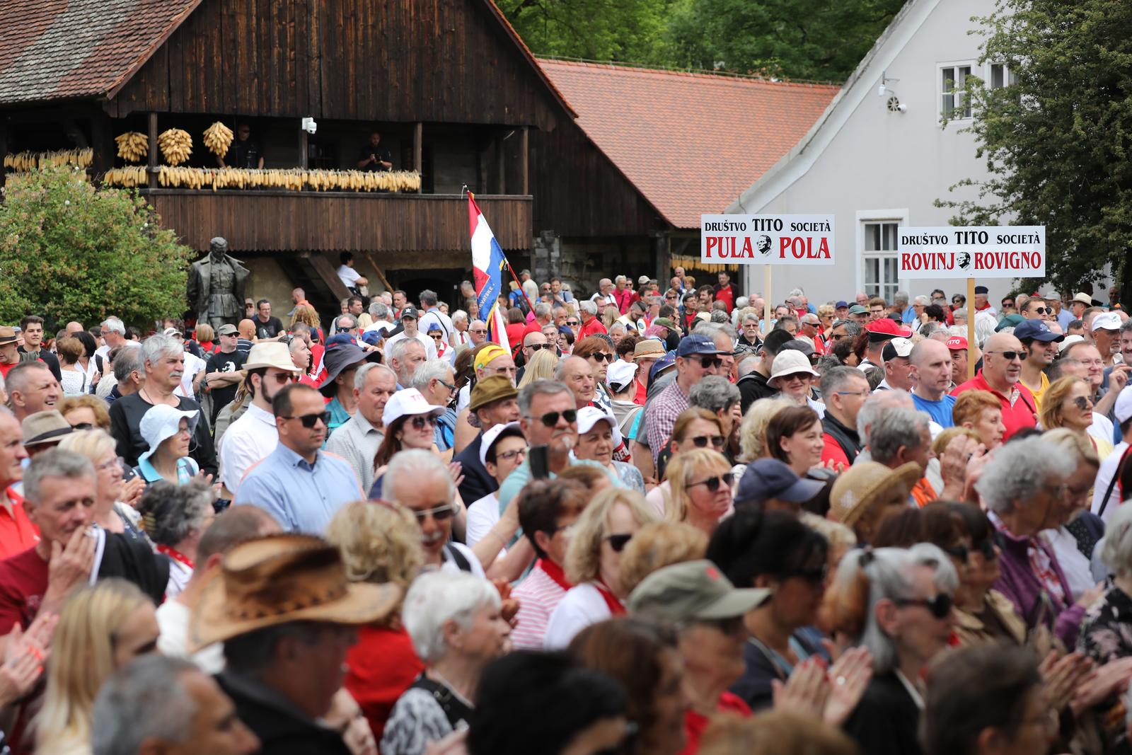 Stotine ljudi u Kumrovcu slavi Dan mladosti
