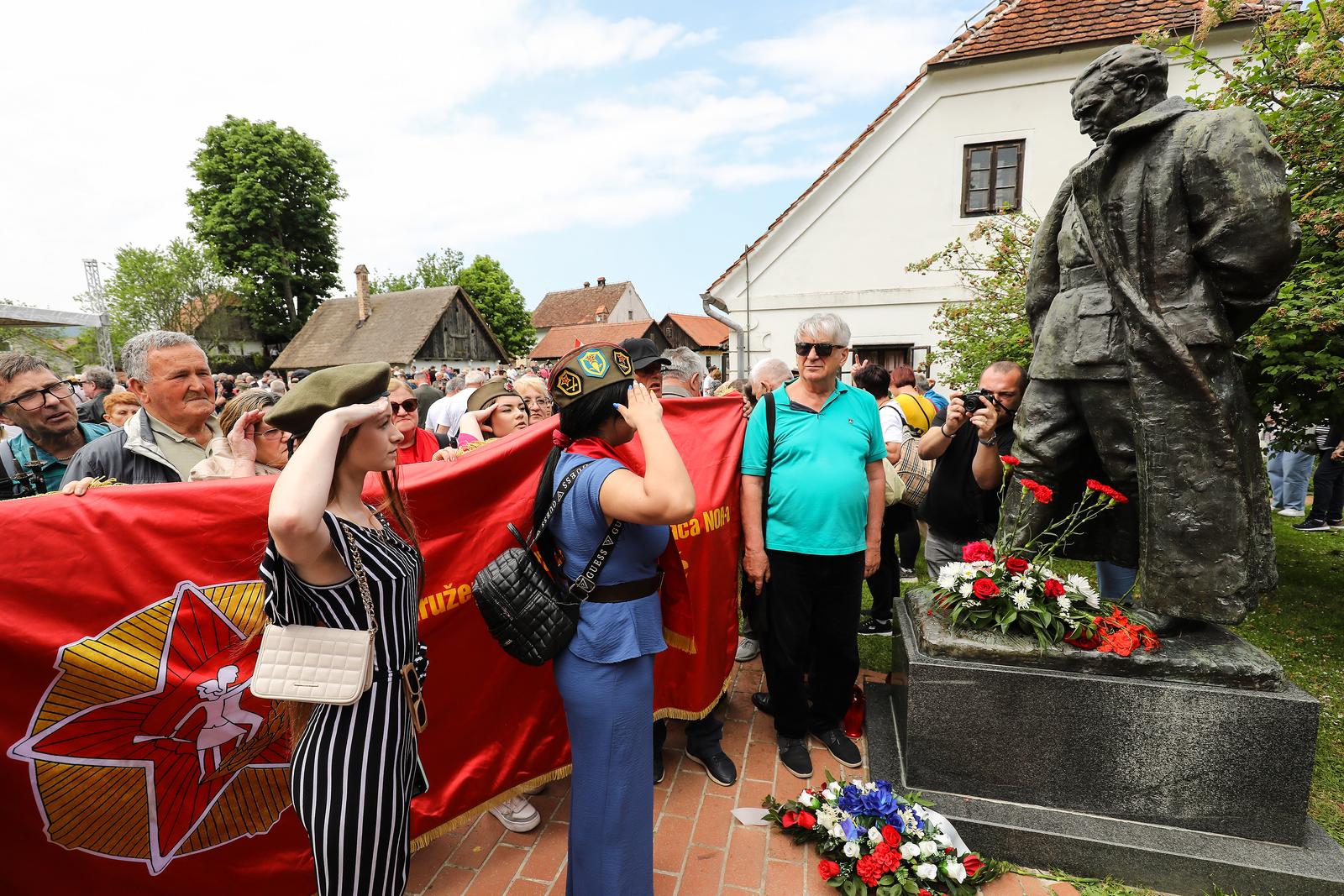 Stotine ljudi u Kumrovcu slavi Dan mladosti
