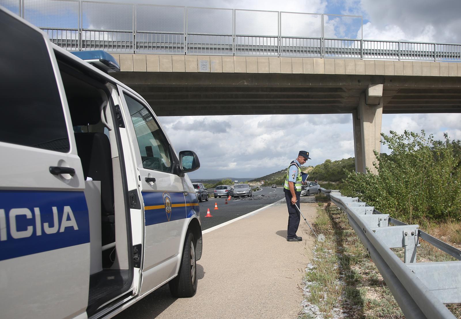 U prometnoj nesreći kod Skradina sudjelovala tri vozila