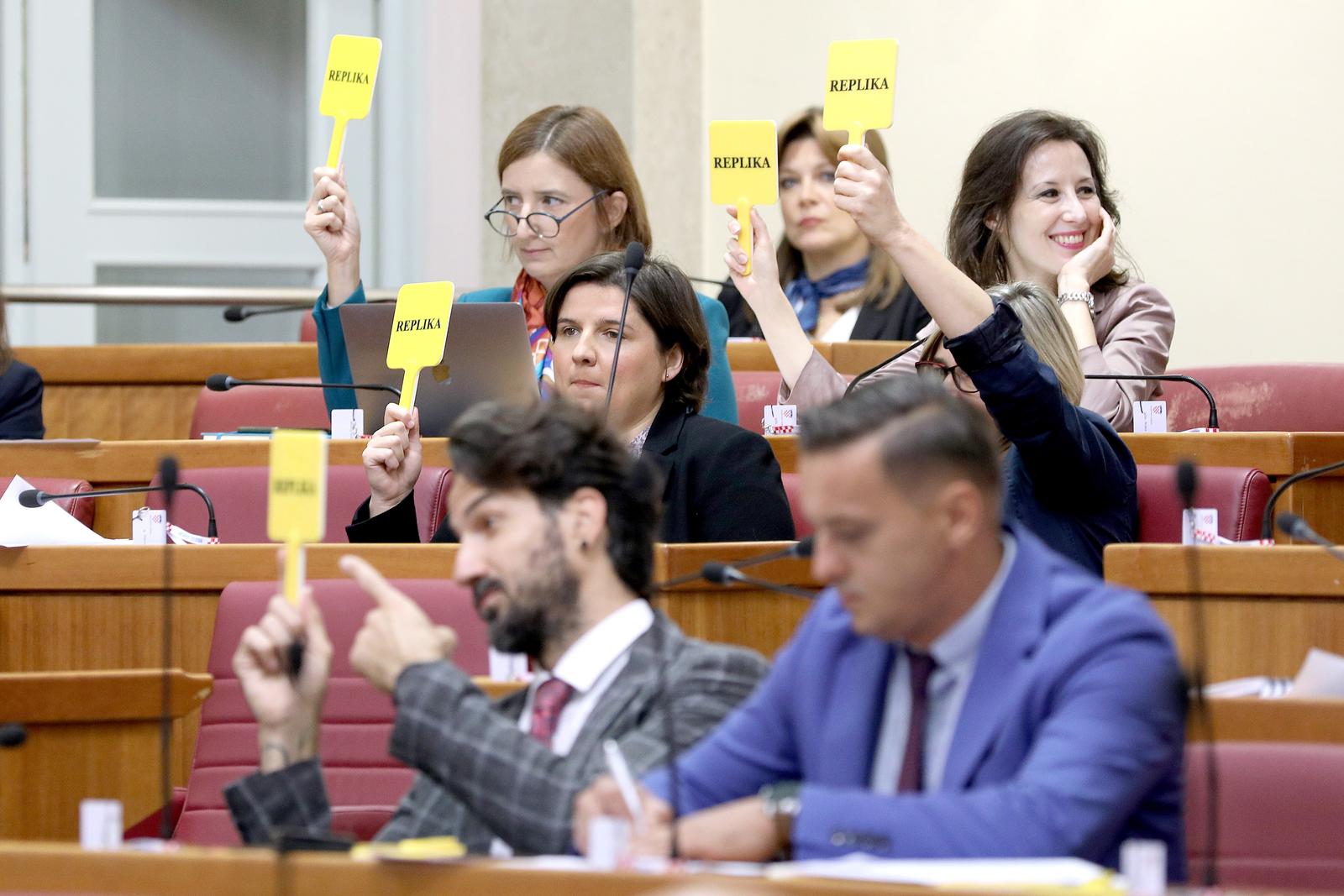 Zagreb: Replikom na repliku, sabornica u znaku utih plo?ica