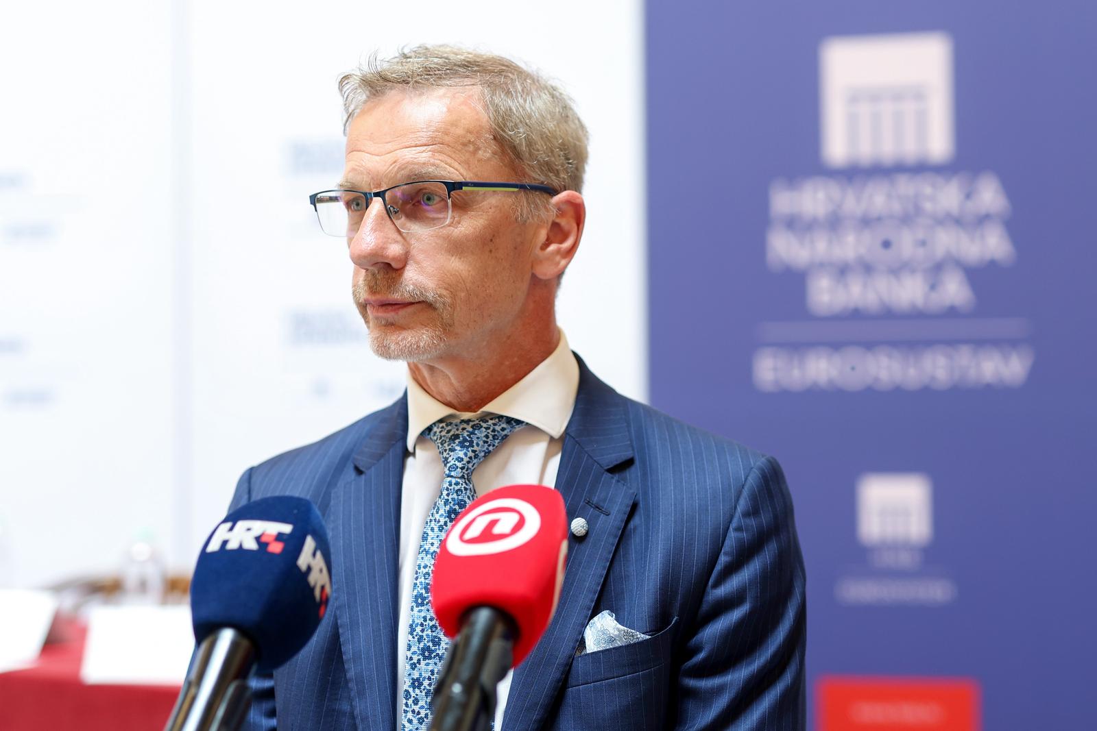 Zagreb: Guverner HNB-a Boris Vujčić dao je izjavu za medije nakon završetka debate