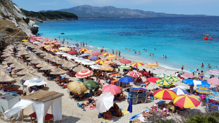 plaža, odmor, ljeto, ljetovanje, Pasqyra,Beach,,Albania,-,July,24,,2018:,Tourists,On,A