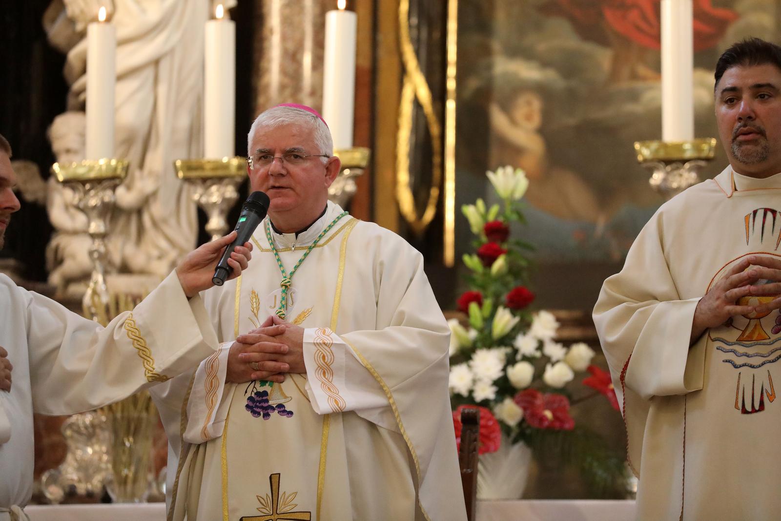 Rijeka: Nadbiskup Mate Uzinić predvodio misu na blagdan Tijelova