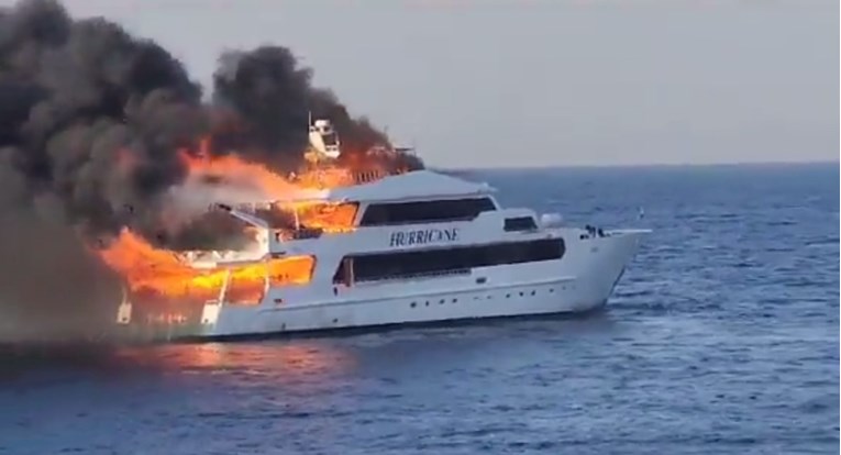 plamteći brod na Crvenom moru