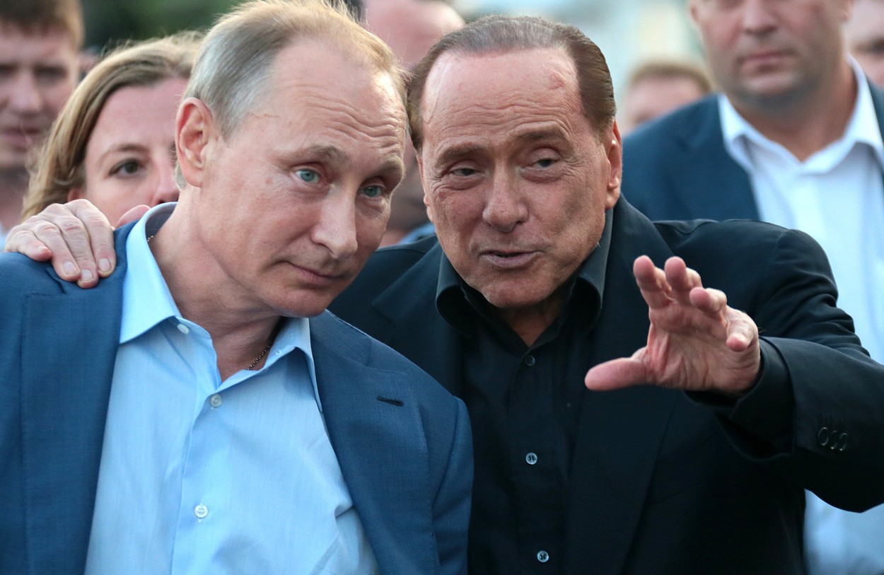 Russia's President Putin and Italy's ex-PM Berlusconi in Crimea