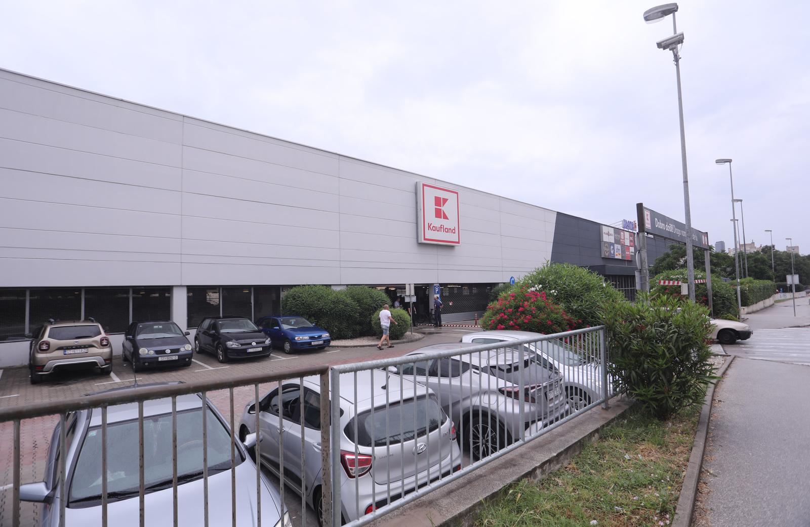 Split: Žena poginula u hidrauličnoj preši za papir kod trgovačkog centra Kaufland