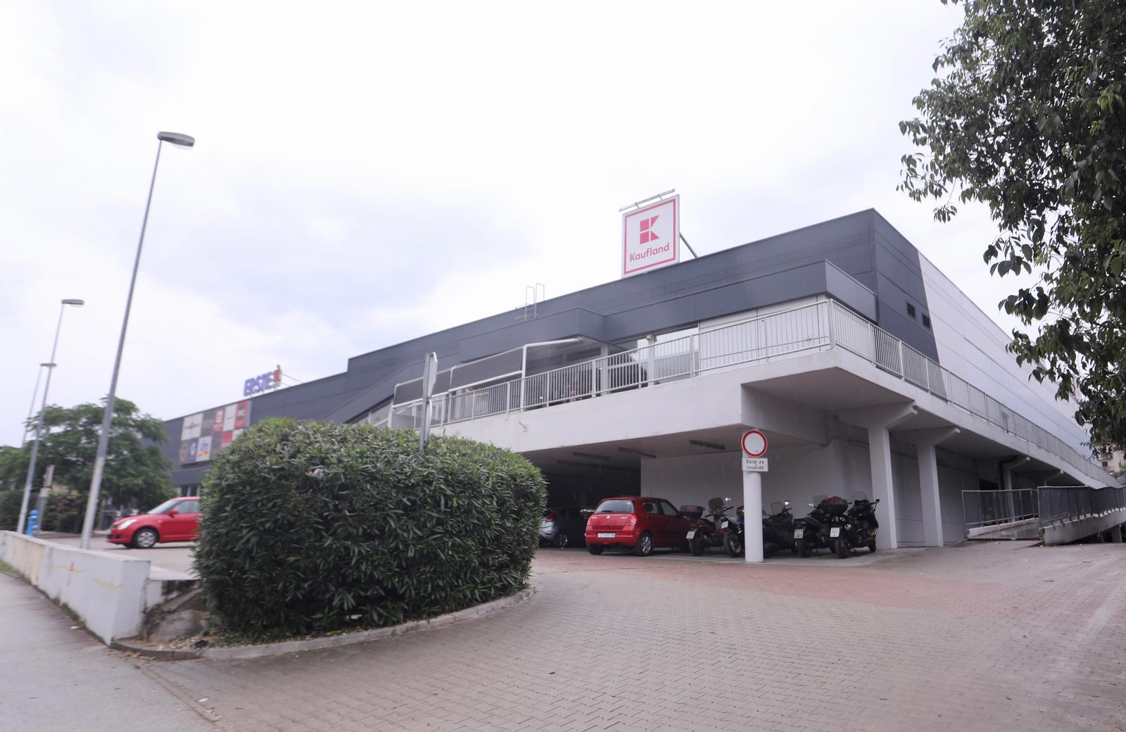 Split: Žena poginula u hidrauličnoj preši za papir kod trgovačkog centra Kaufland