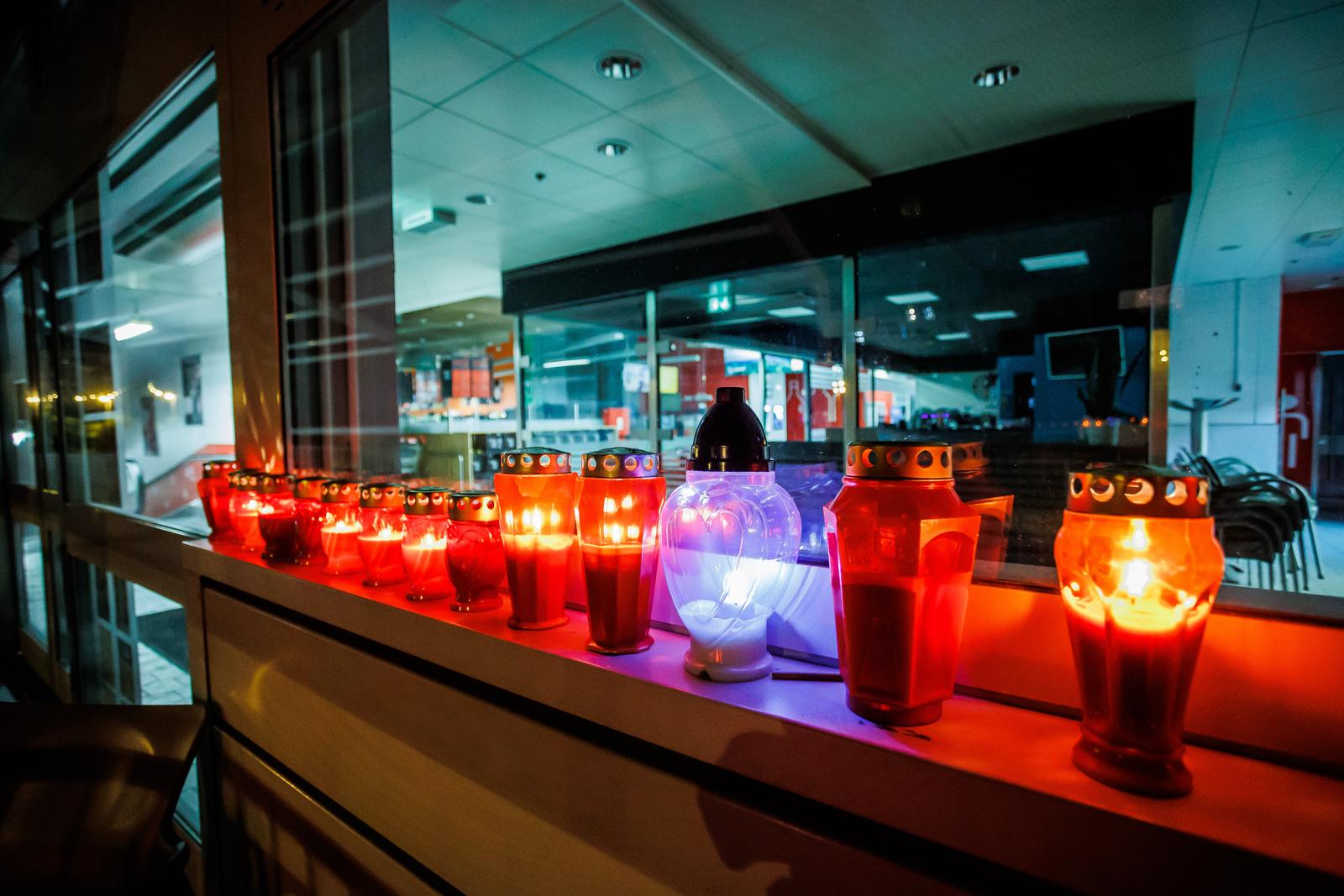 Split: Upaljeni lampioni ispred trgovačkog centra Kaufland