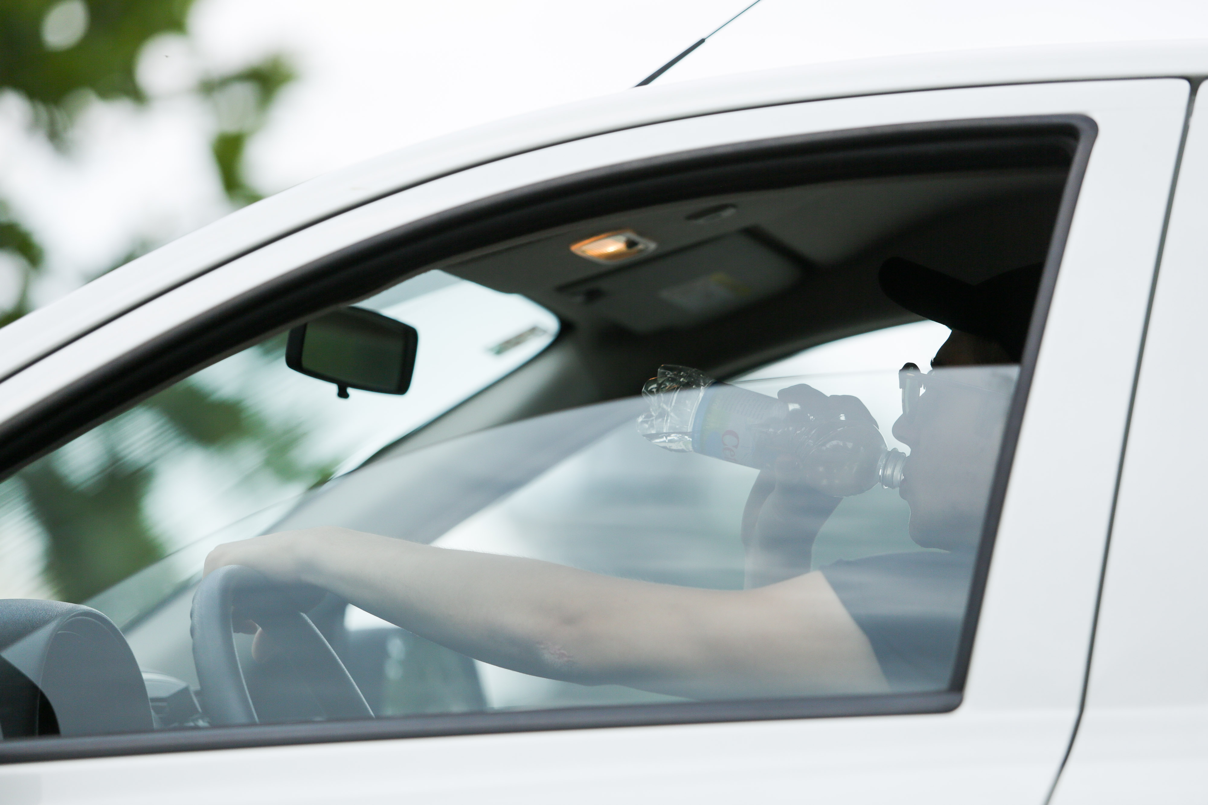 Ilustracija vrućine i vozača u automobilu