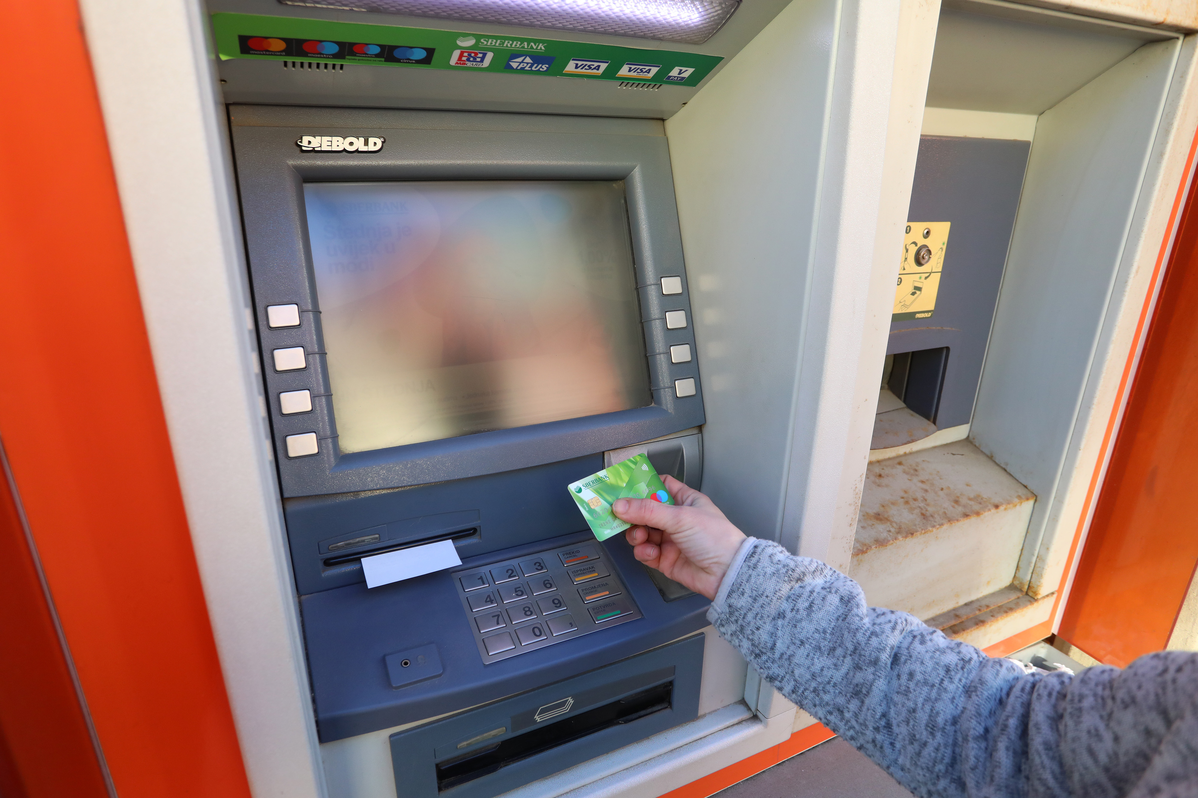 HNB proglasio dvodnevni moratorij na Sberbanku, klijenti dnevno mogu raspolagati s 7280 kuna