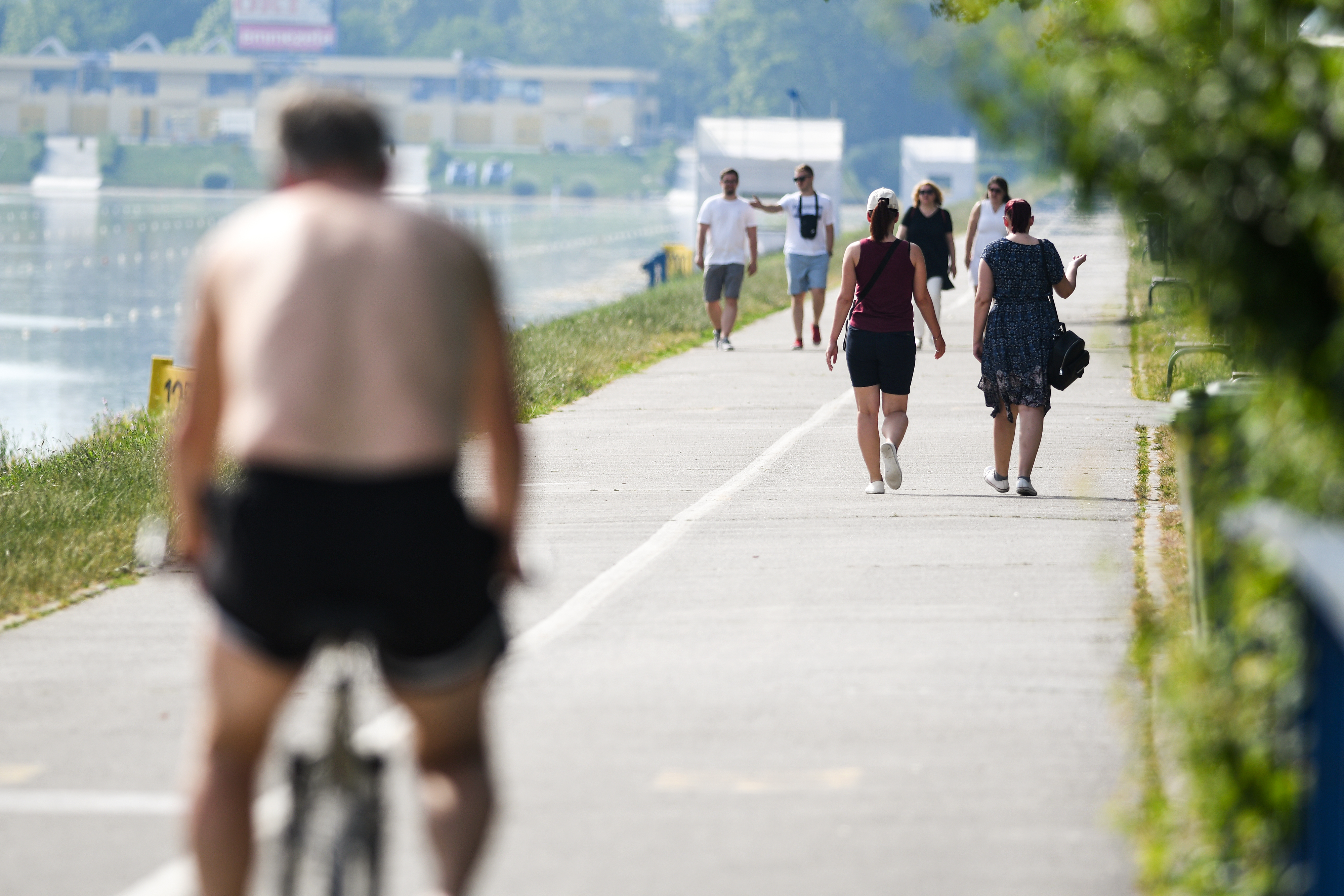 Zagrepčani spas od vrućina potražili na Jarunu