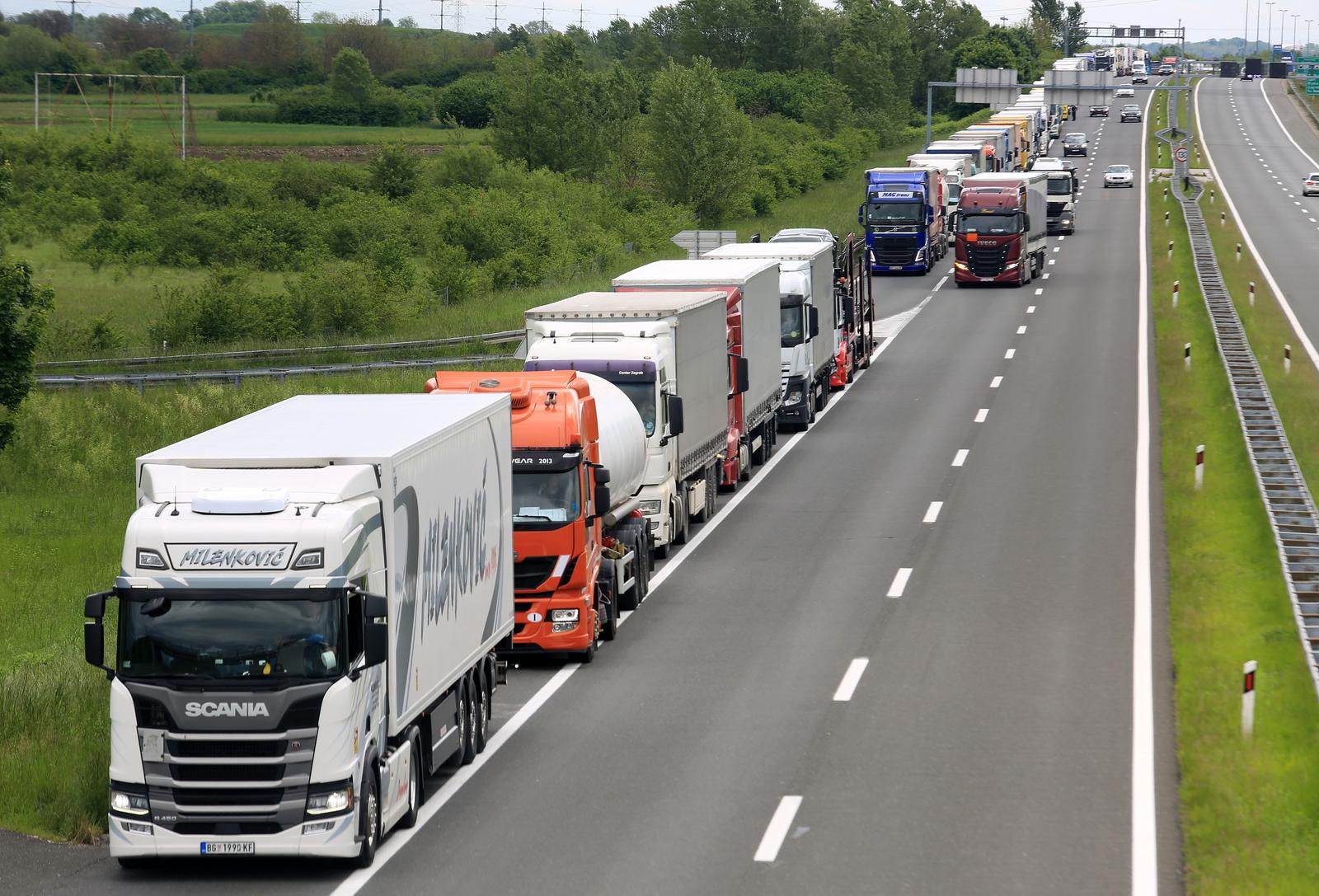 Bregana: Gužve pri ulasku iz Slovenije u Hrvatsku